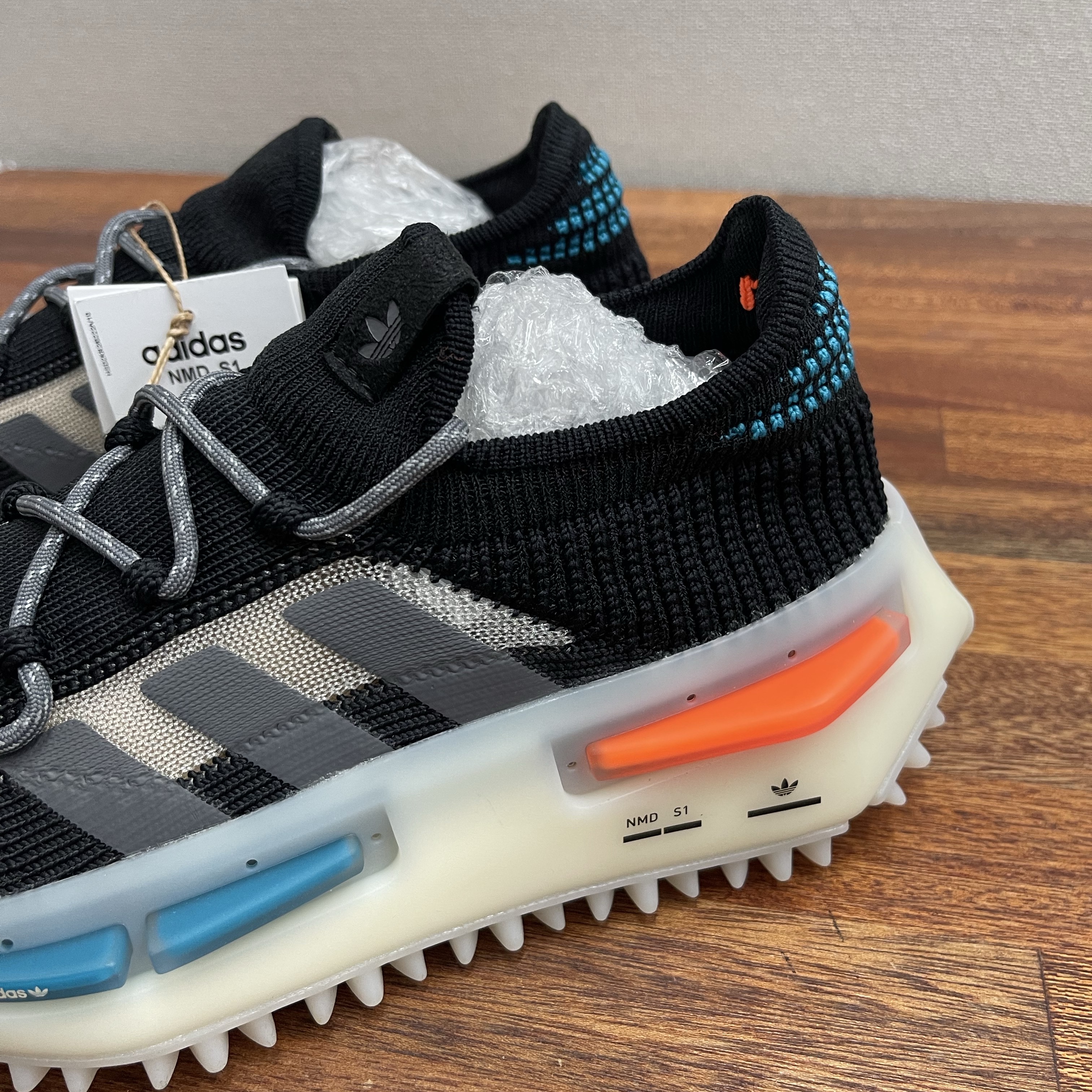 Adidas NMD S1 Core Black Grey Five 착용 스타일 - 3