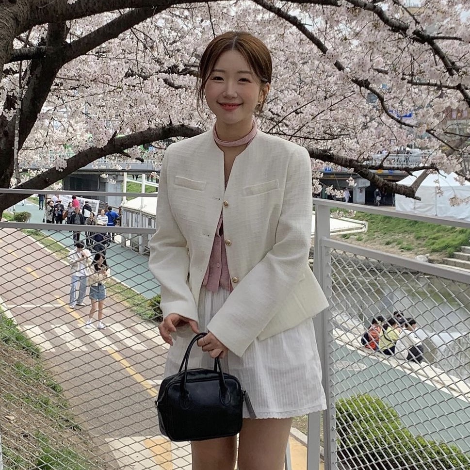 Nieeh Women Square Bag Mini Black, Nieeh Women Square Bag Mini Cream 착용 스타일