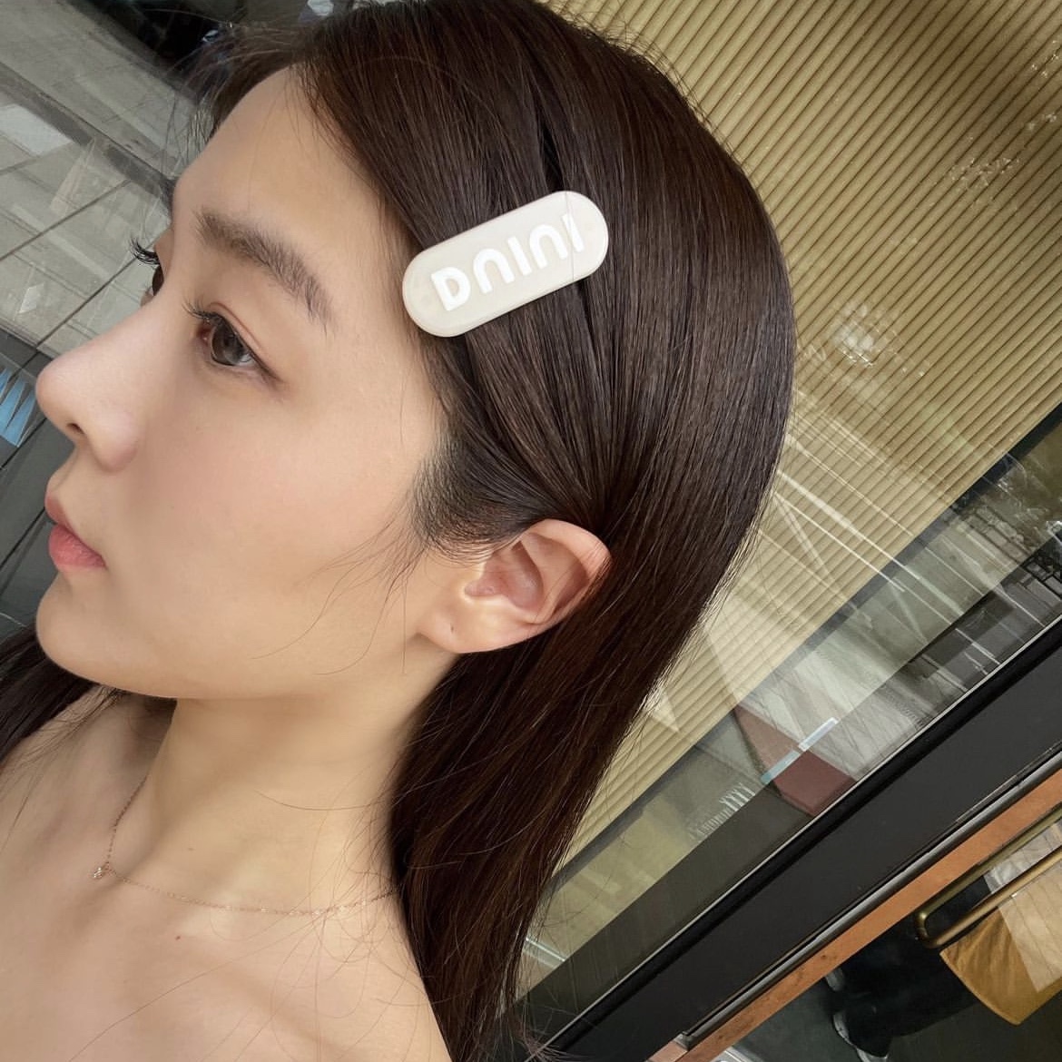DNINI Logo Barrettes Skin 착용 스타일