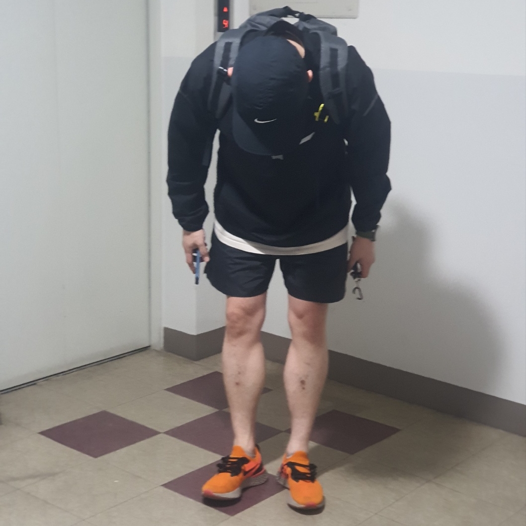 Nike Dri-Fit AeroBill Featherlight Perforated Running Cap Black, Nike Solo Swoosh Woven Shorts Black - Asia 착용 스타일