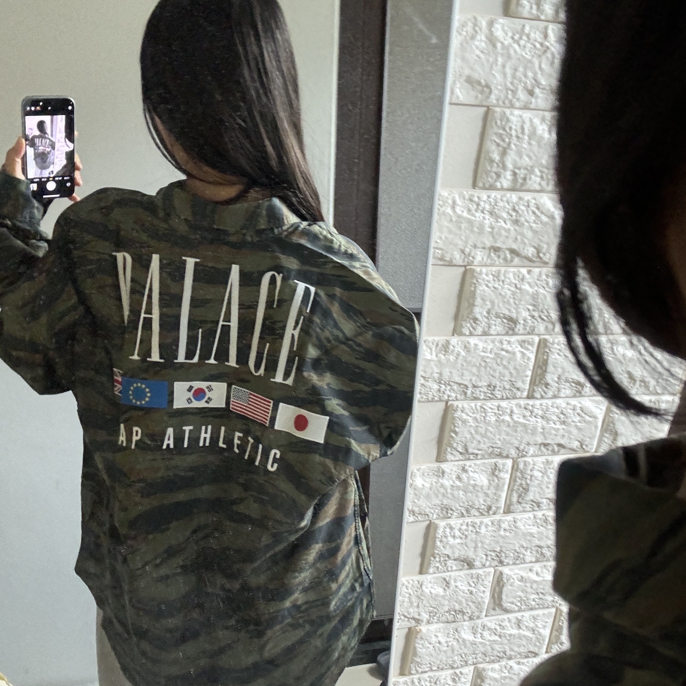 Palace x Gap Oxford Drop Shoulder Camo - 24SS 착용 스타일 - 4