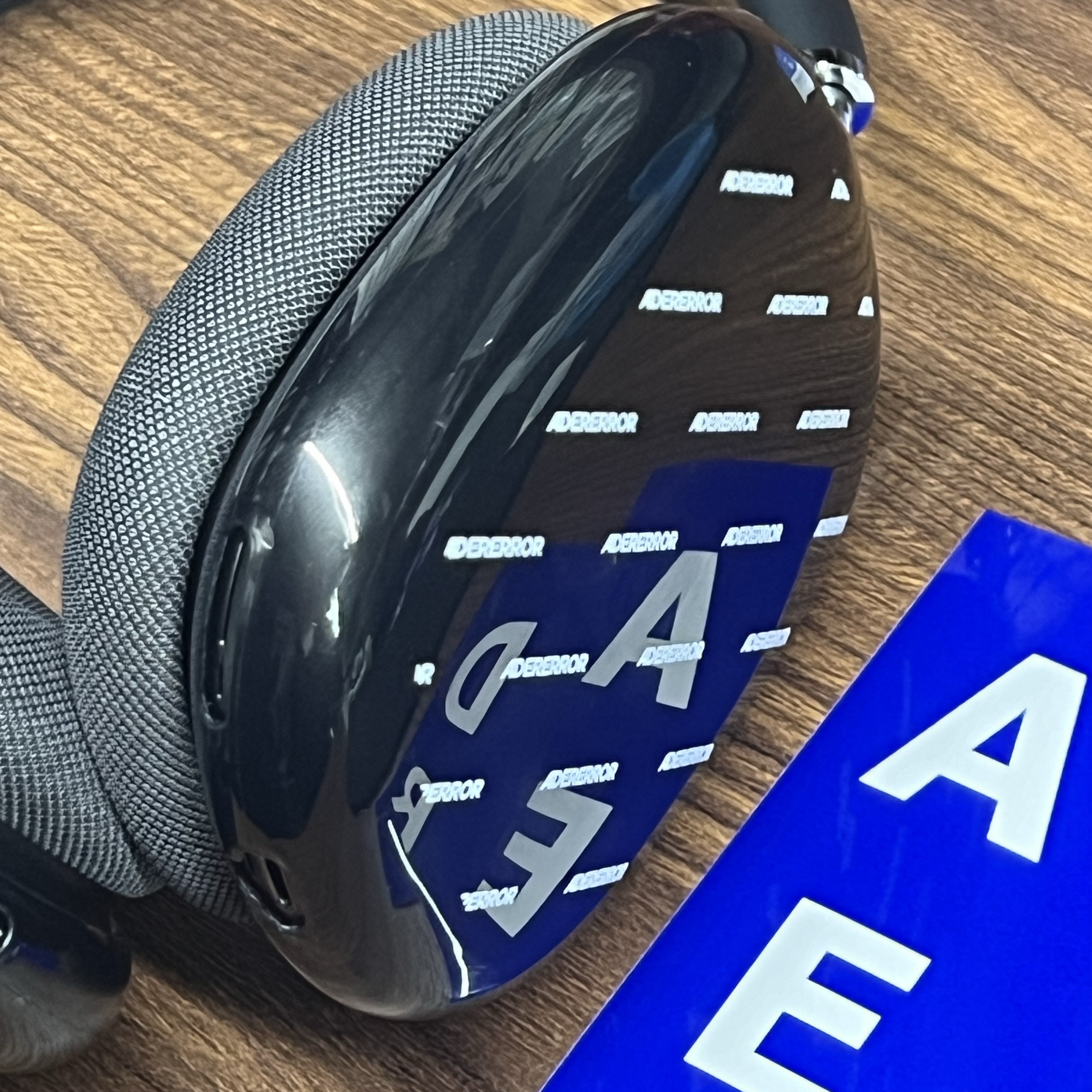 Ader Error Standic AirPods Max Case Z-Blue, Ader Error TRS Airpods Max Case Z-Blue 착용 스타일 - 1