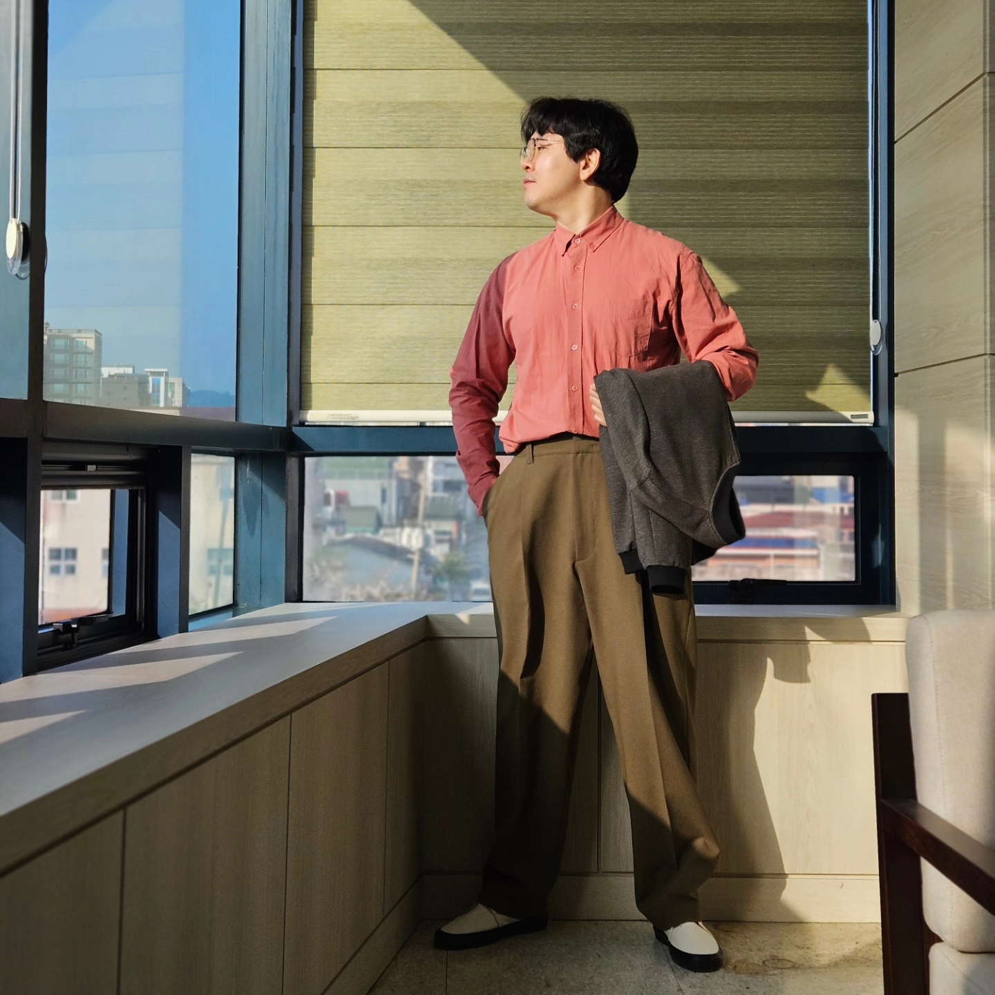 Uniqlo x Marni Wide Fit Pleated Trousers Olive 착용 스타일 - 3