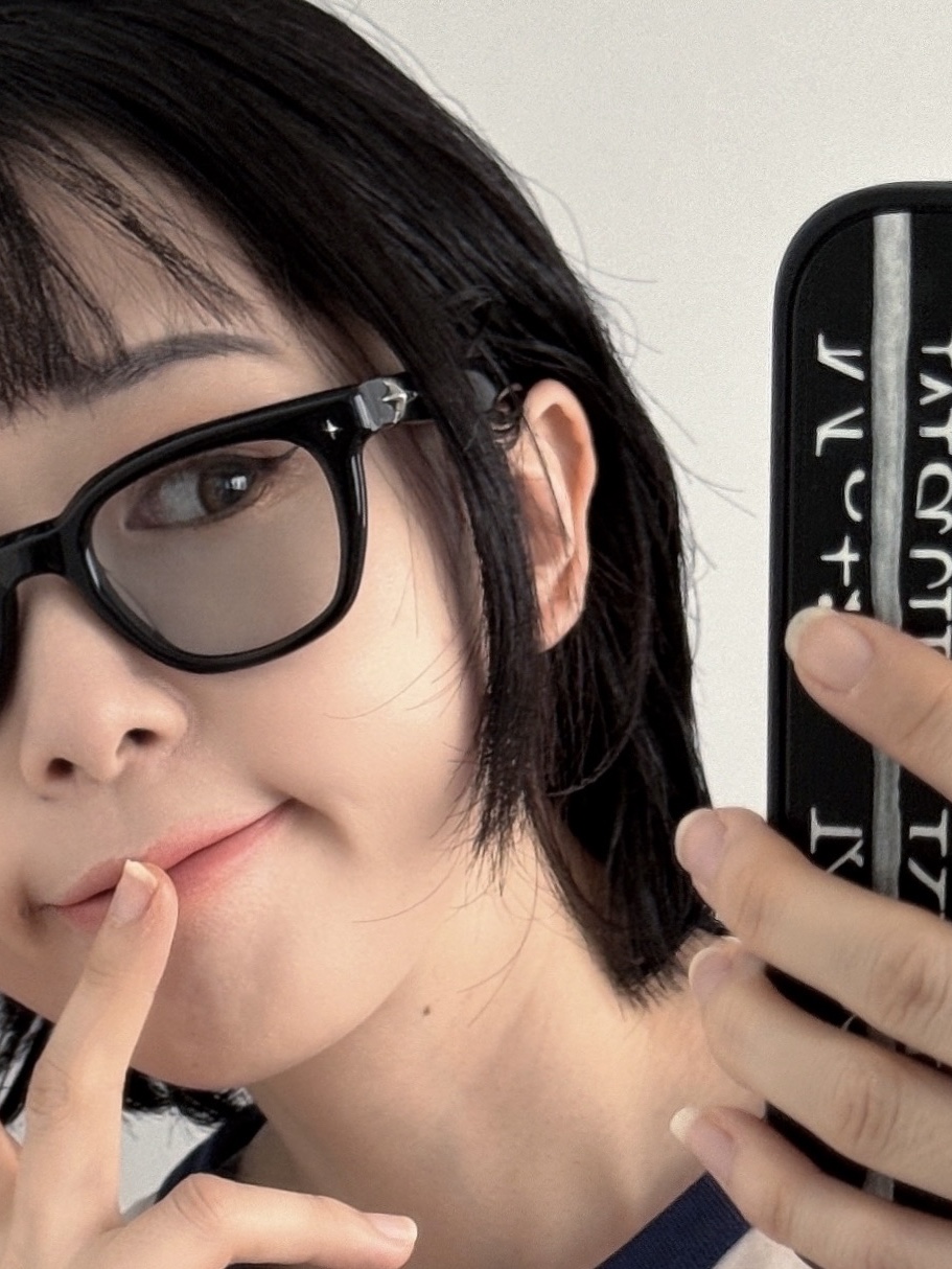 Gentle Monster Gauss 01 Black 착용 스타일 - 4