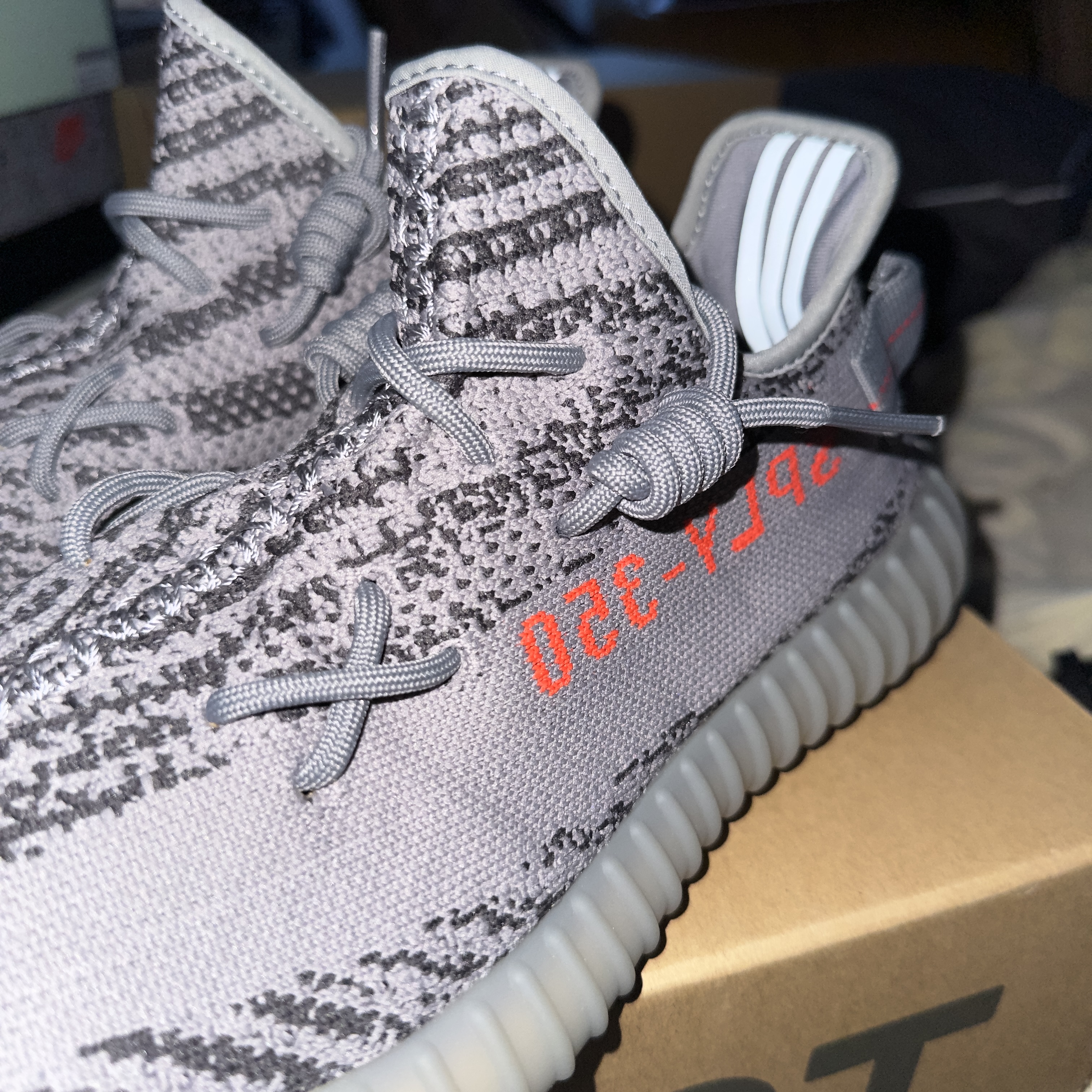 Adidas Yeezy Boost 350 V2 Beluga 2.0 착용 스타일
