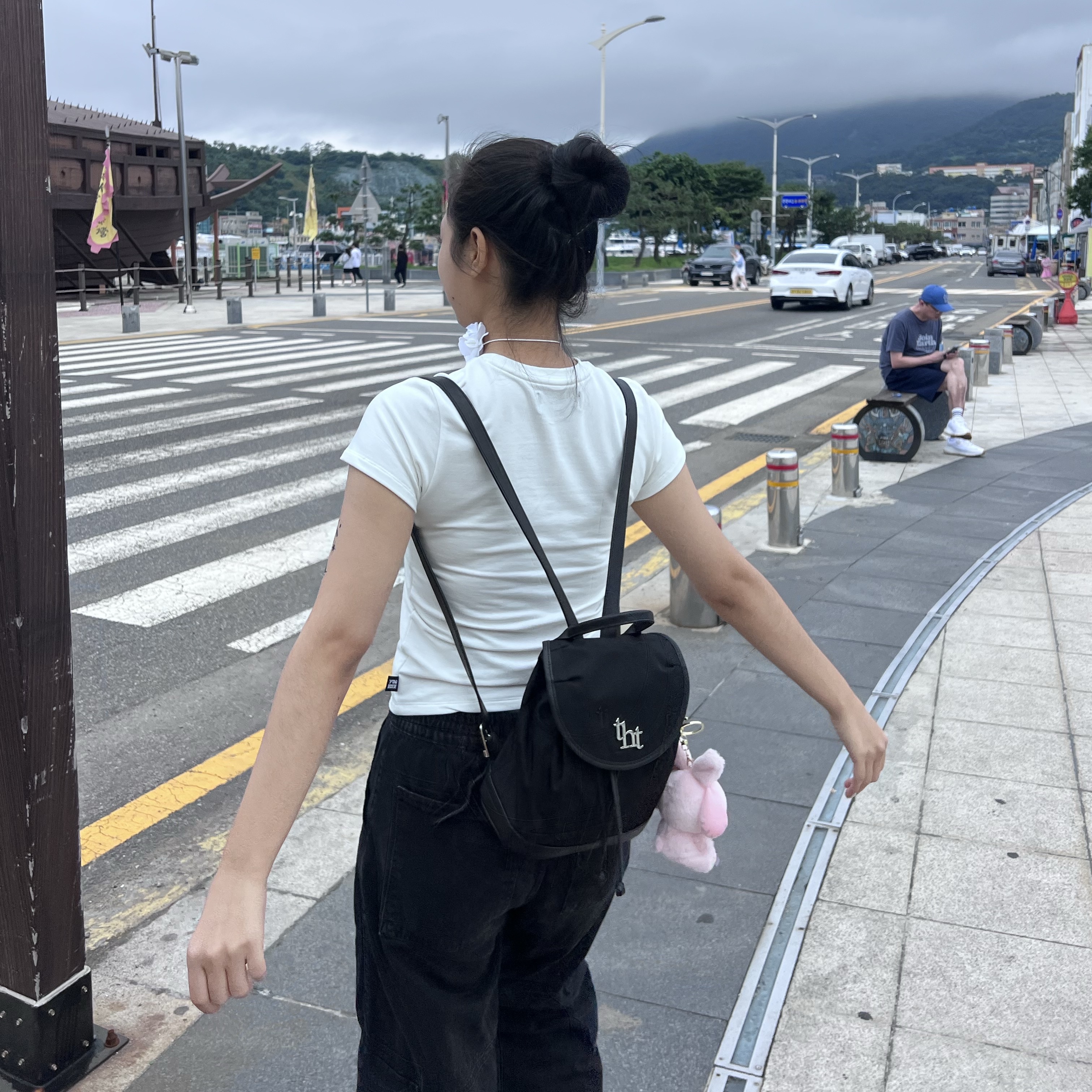 Threetimes Acorn Backpack Black 착용 스타일 - 5