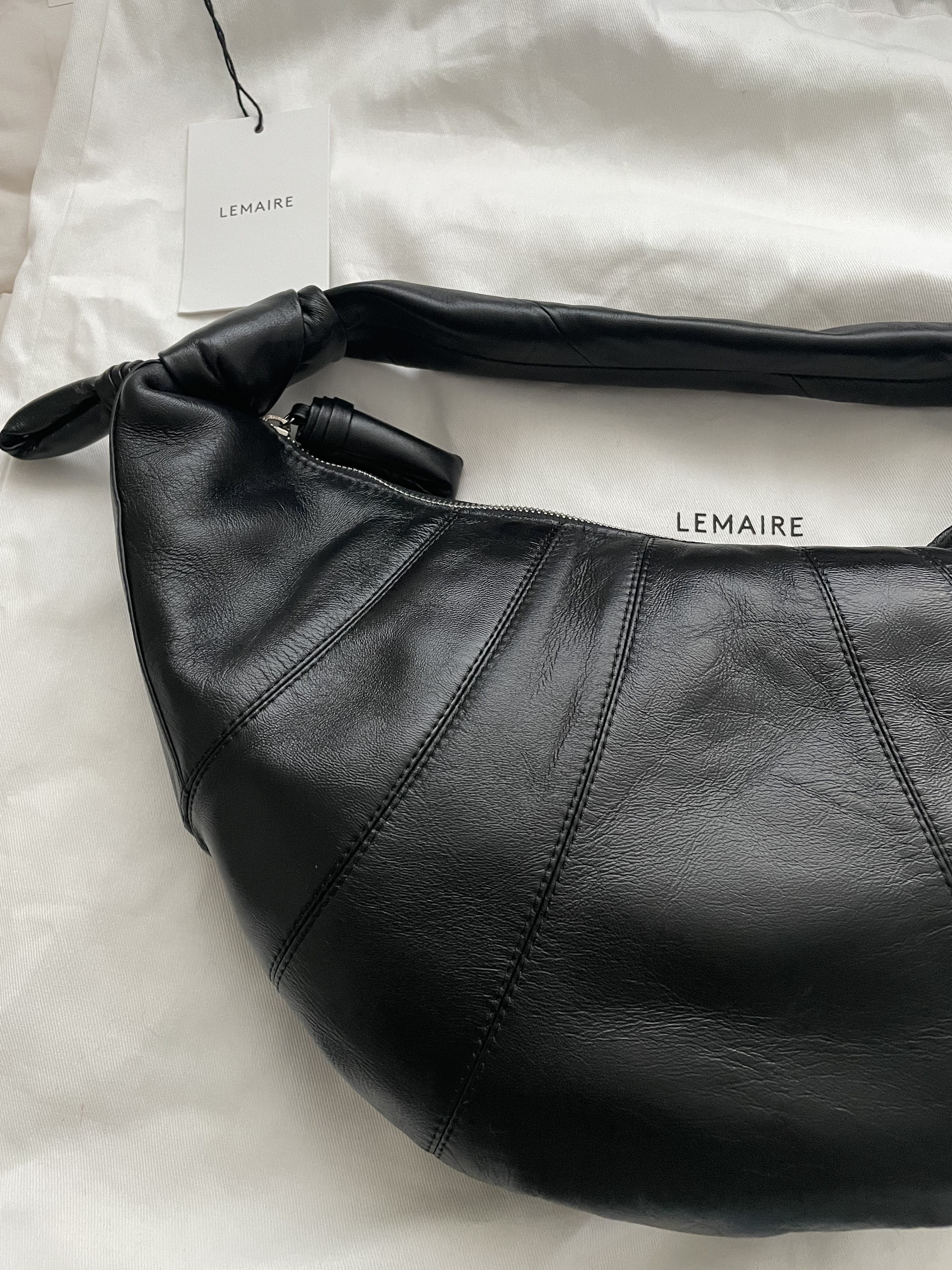 Lemaire Fortune Croissant Bag Soft Nappa Leather Dark Chocolate, Lemaire Fortune Croissant Bag Soft Nappa Leather Black 착용 스타일