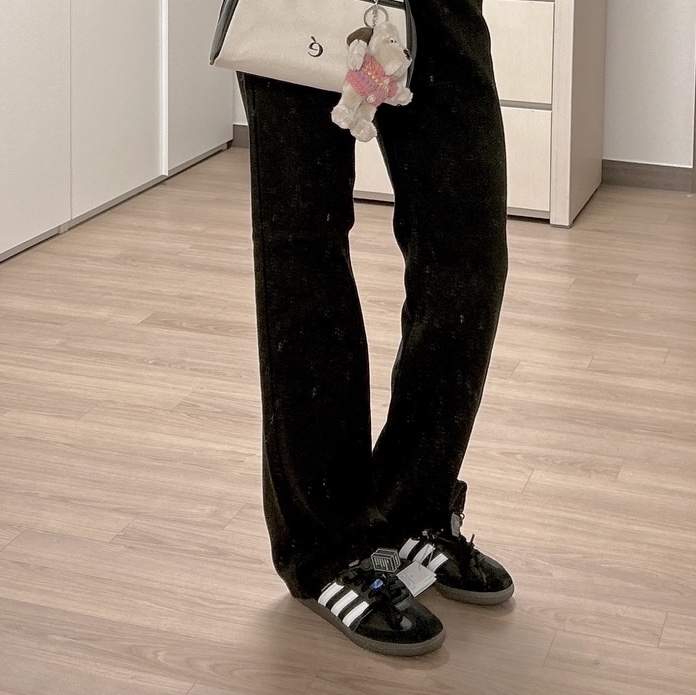 Adidas Samba OG Black White Gum 착용 스타일