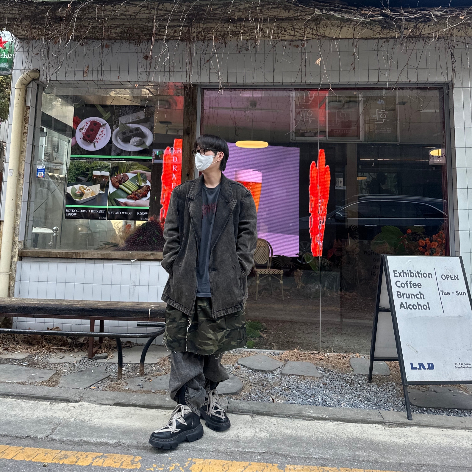 Dr. Martens x Rick Owens 1460 DMXL Megalace Black 착용 스타일 - 2