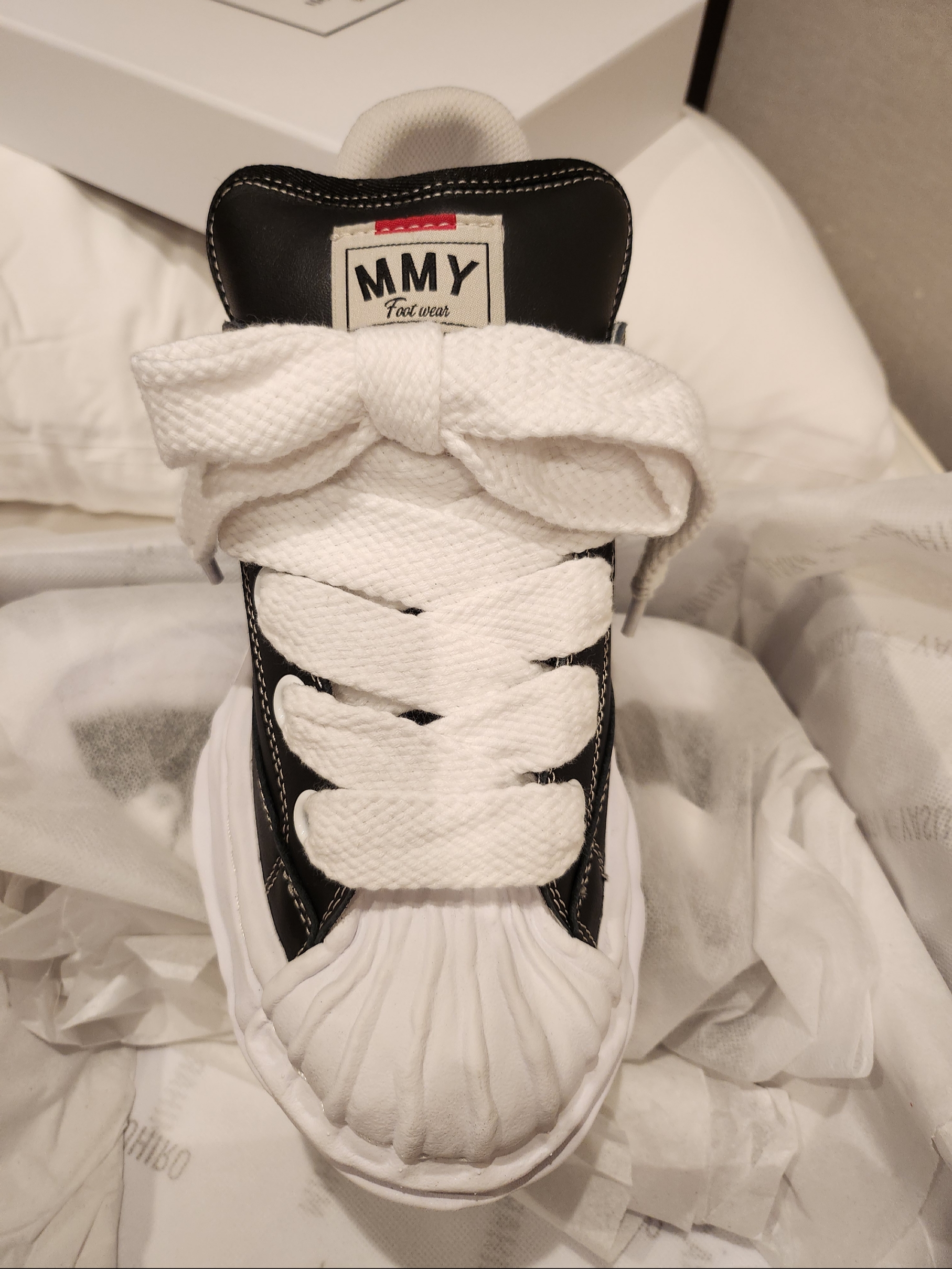 Maison Mihara Yasuhiro Blakey Puffer OG Sole Leather Low-top Sneakers Black 착용 스타일