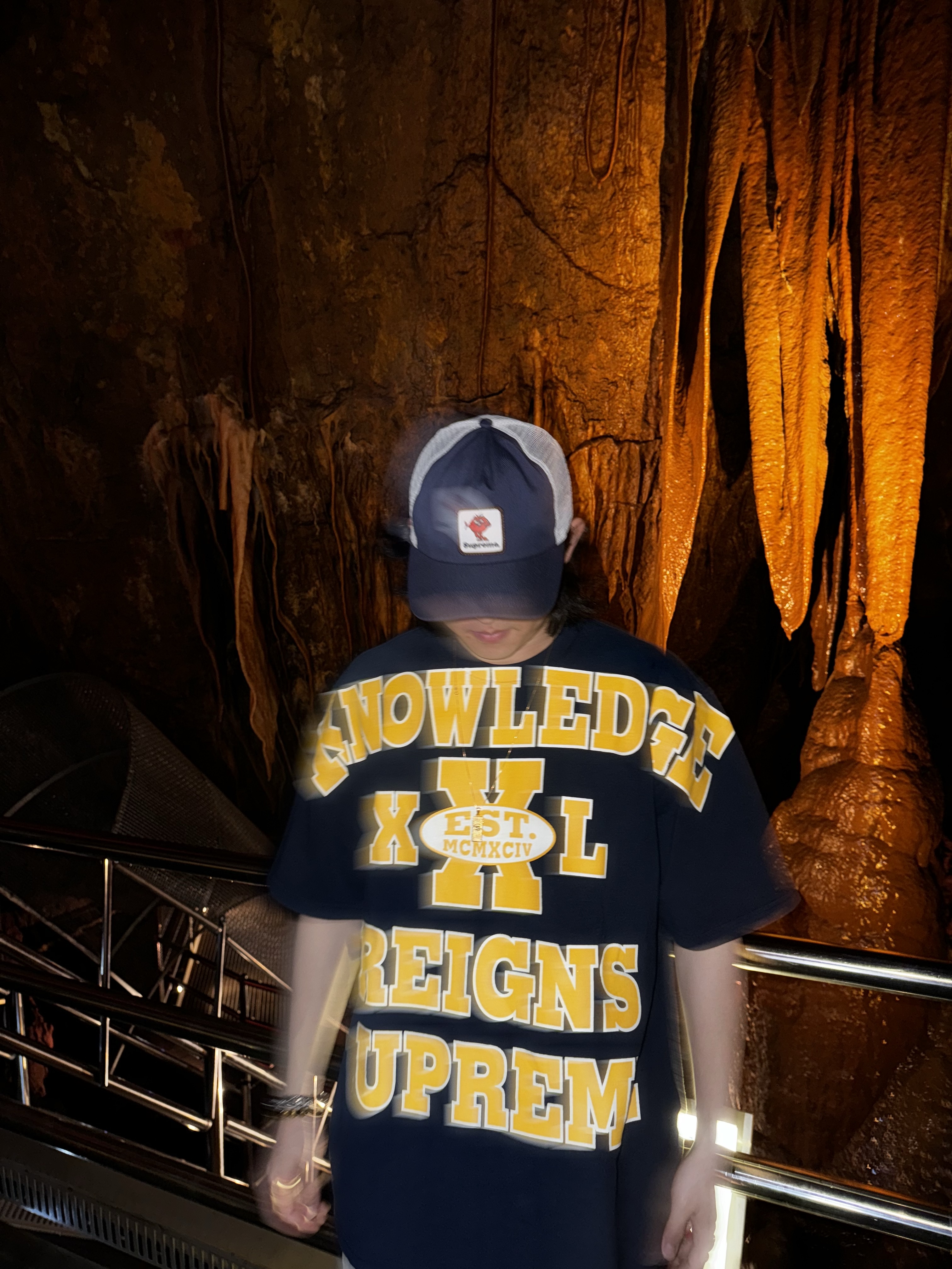 Supreme Camacho Mesh Back 5-Panel Navy - 23FW, Supreme Overprint Knowledge S/S Top Navy - 24SS 착용 스타일 - 2
