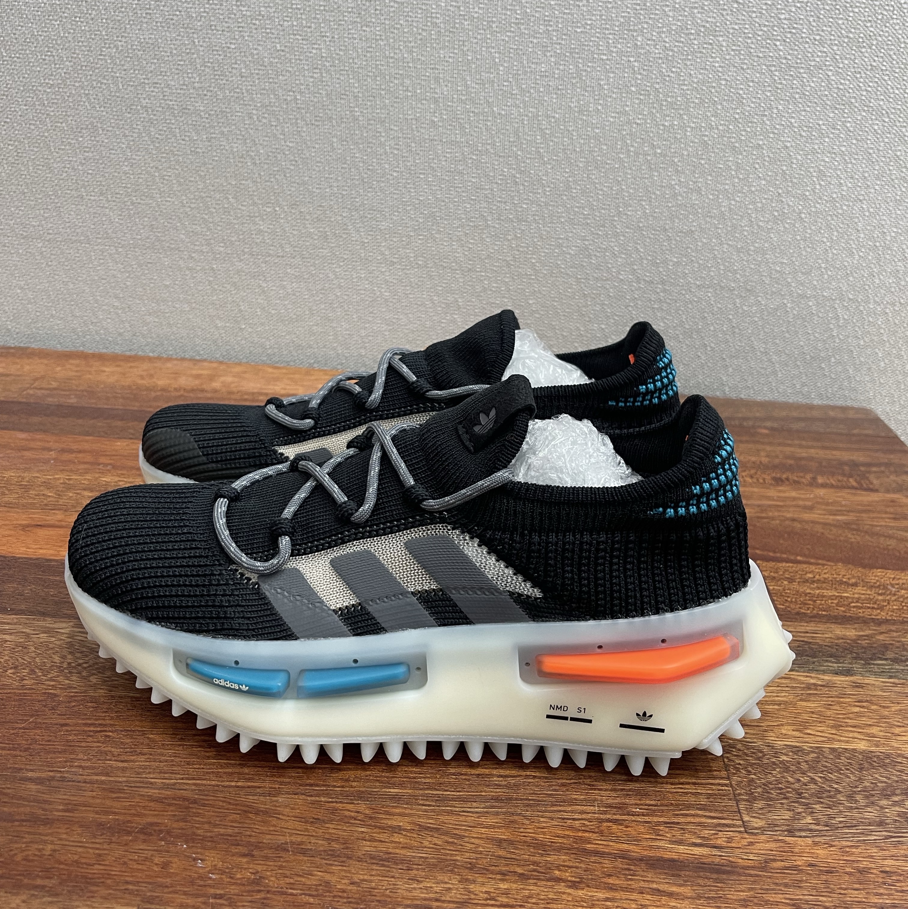 Adidas NMD S1 Core Black Grey Five 착용 스타일 - 1