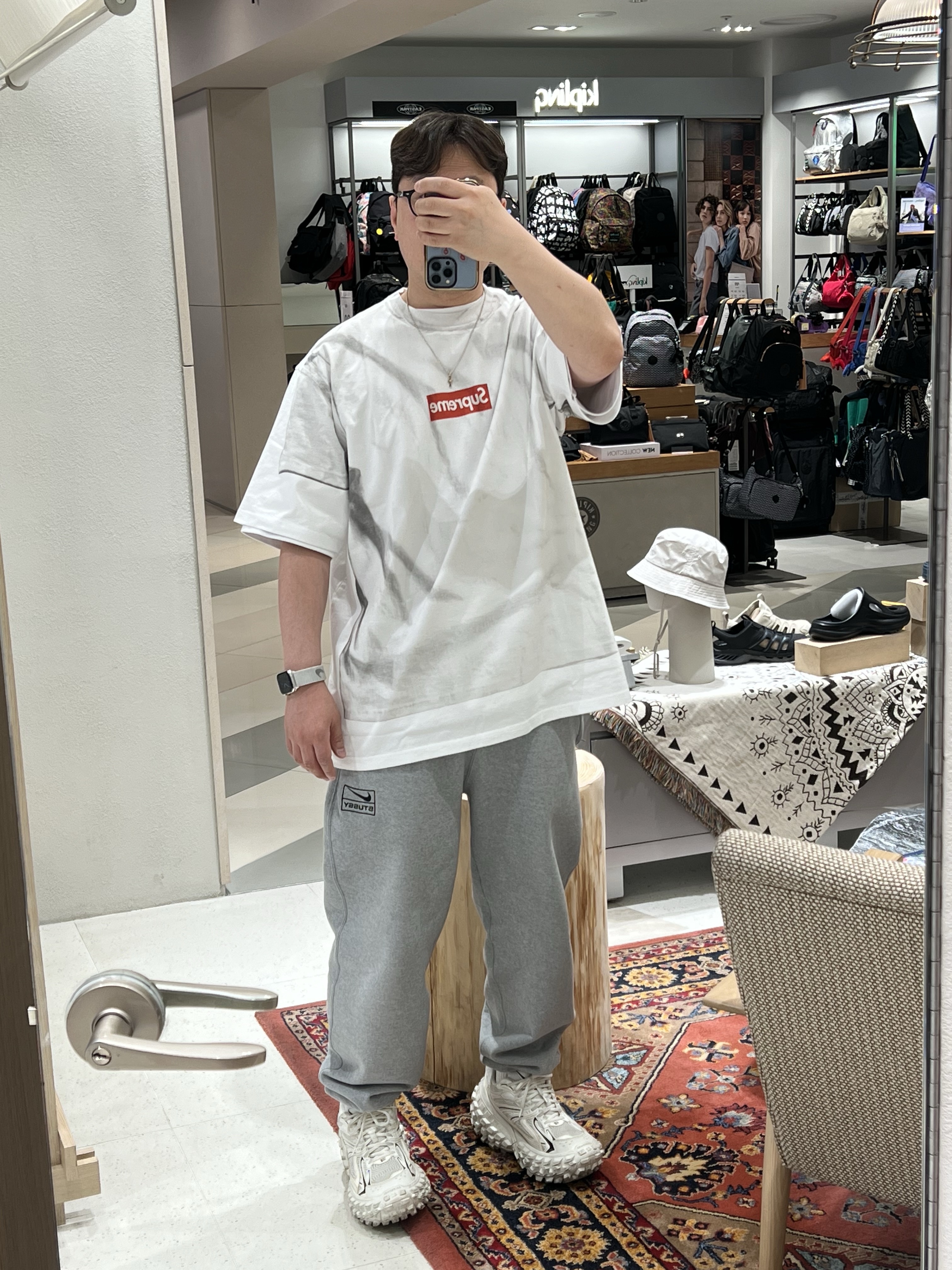 Supreme x MM6 Maison Margiela Box Logo T-Shirt White - 24SS, Balenciaga Defender Sneakers Light Beige 착용 스타일