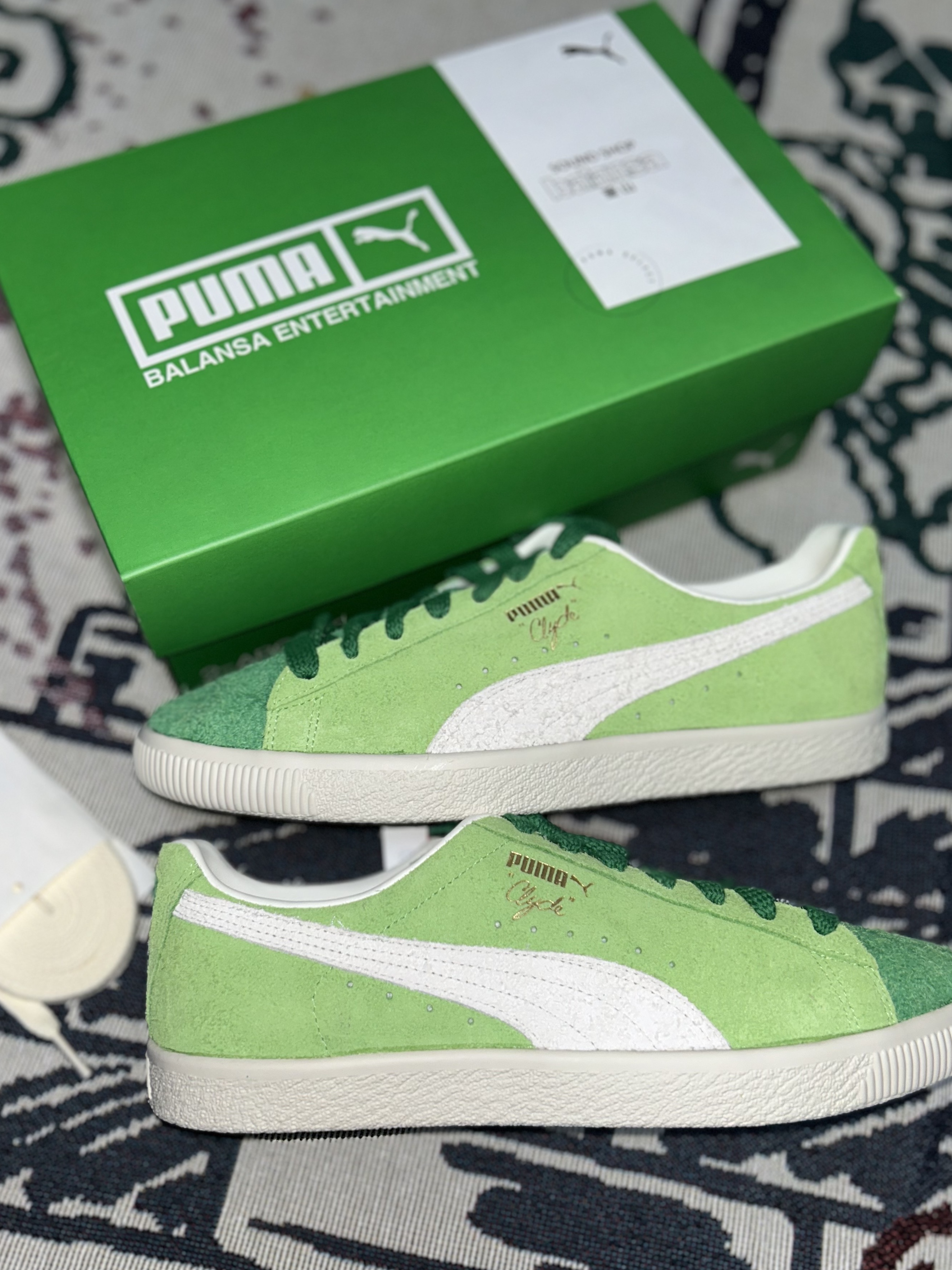 Puma x Balansa Clyde Pitch Green Frosted Ivory 착용 스타일 - 1