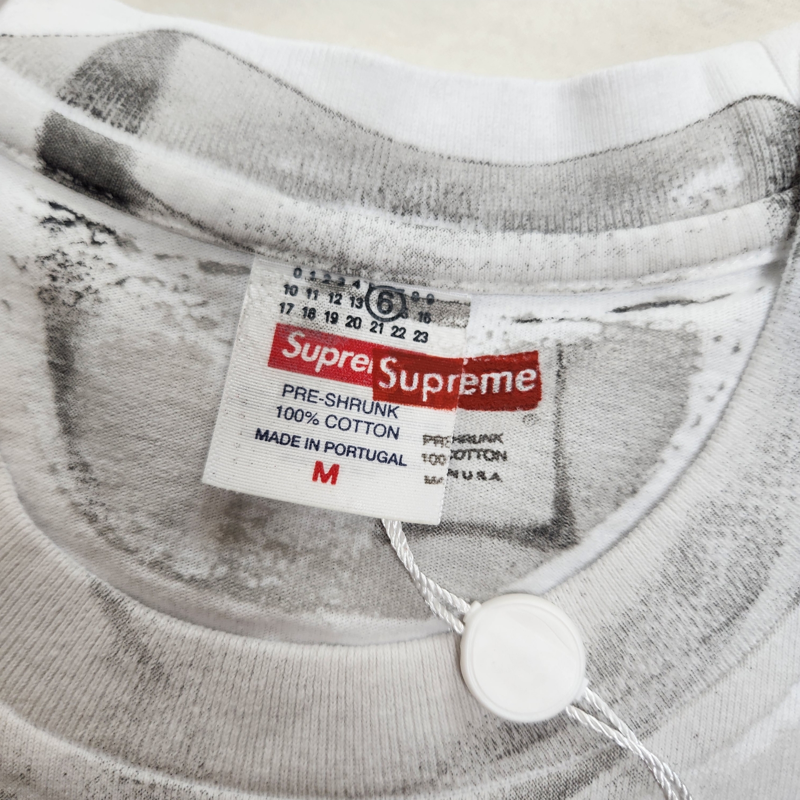 Supreme x MM6 Maison Margiela Box Logo T-Shirt White - 24SS, Supreme x MM6 Maison Margiela Painted Camp Cap White - 24SS 착용 스타일 - 6