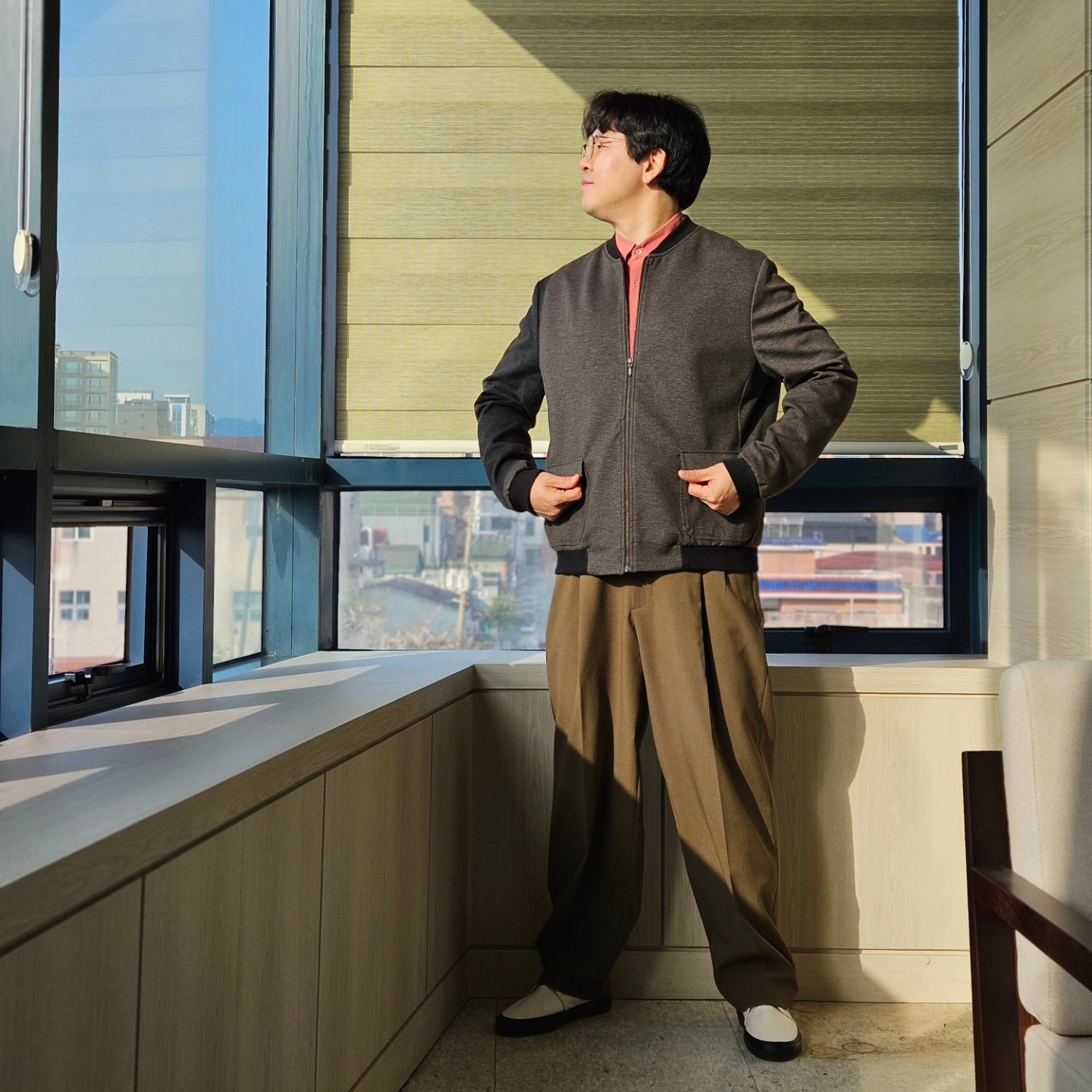 Uniqlo x Marni Wide Fit Pleated Trousers Olive 착용 스타일 - 2