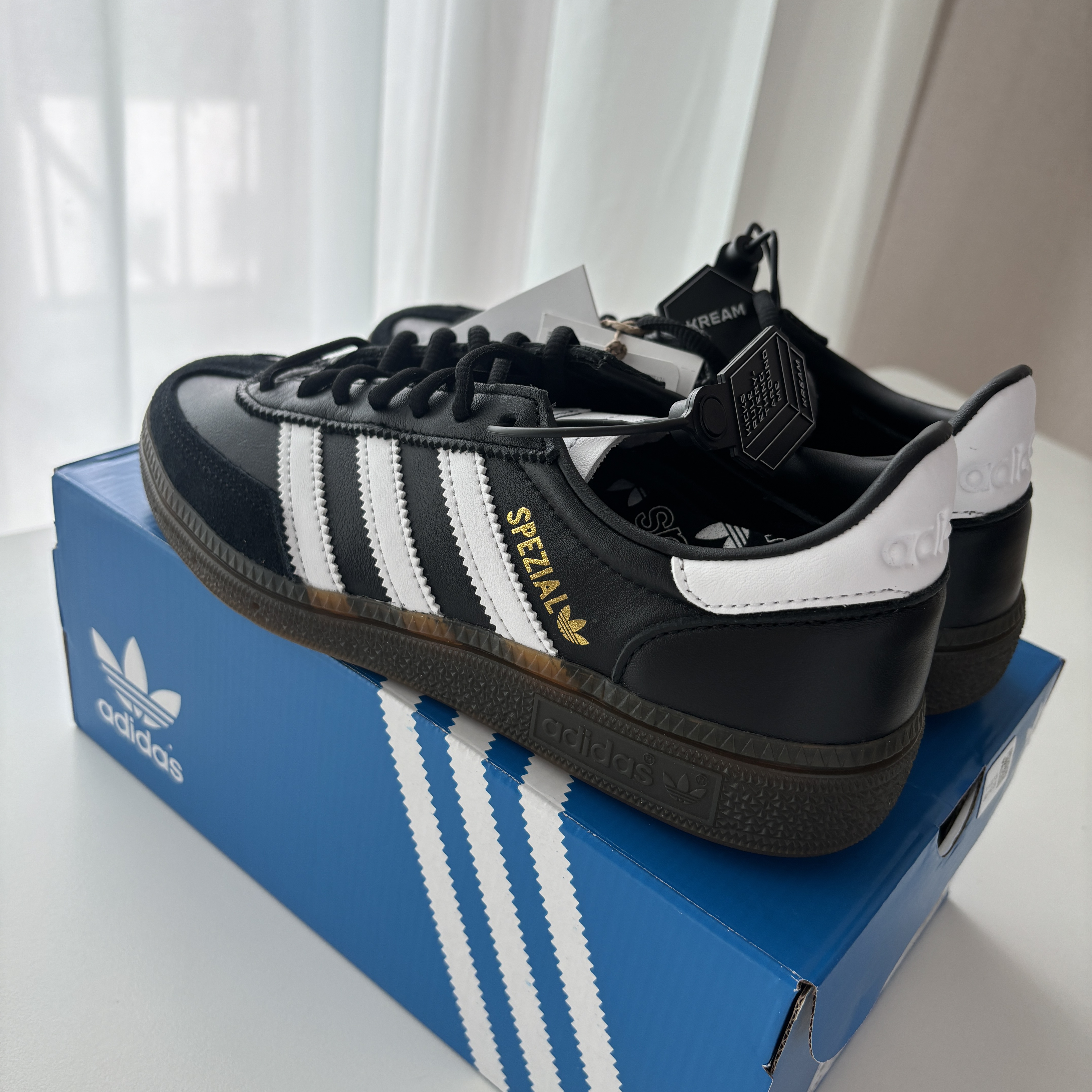 Adidas Spezial Handball Core Black White 착용 스타일