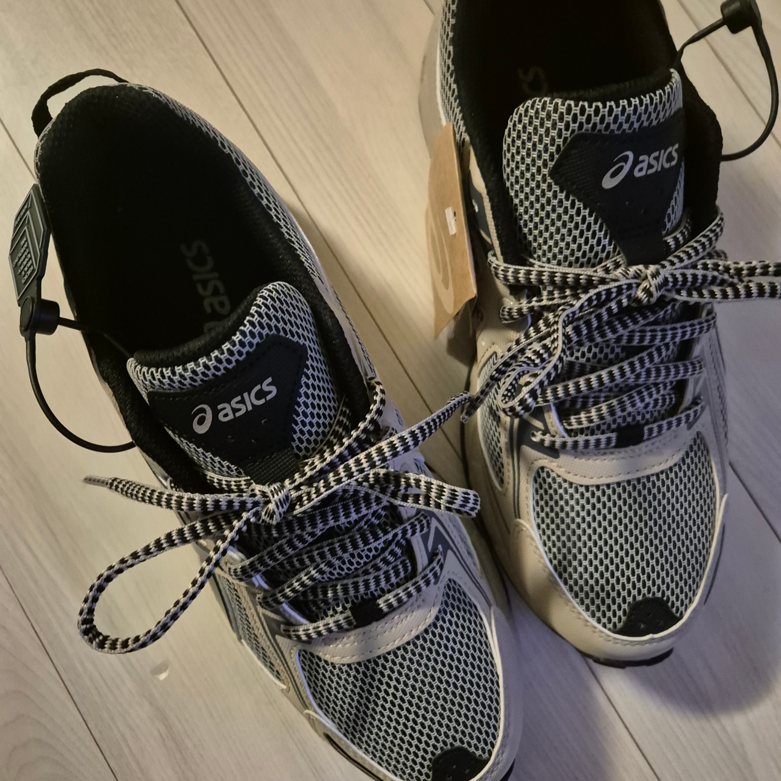Asics Gel-Venture 6 Feather Grey Black 착용 스타일