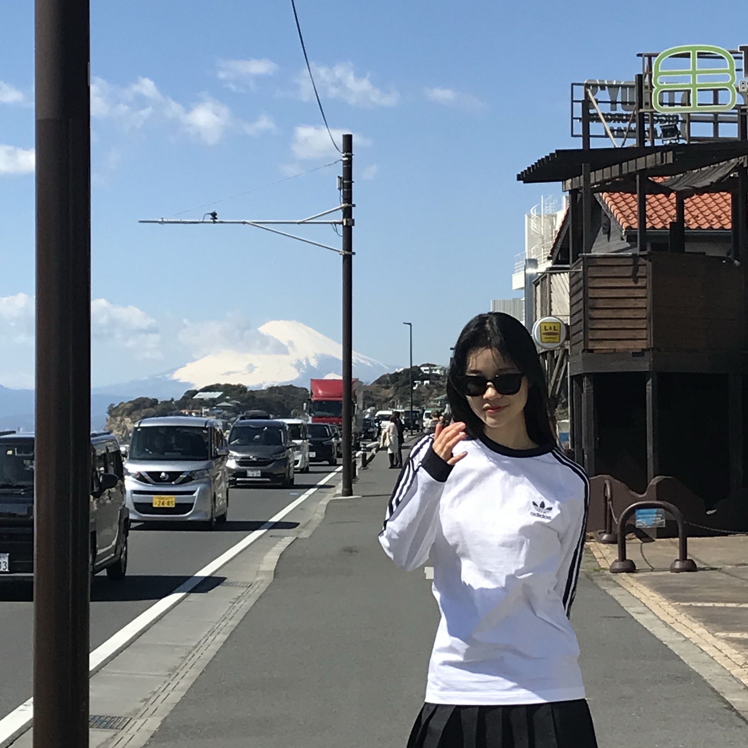 Gentle Monster Heizer 01 Black, Adidas Adicolor Classics 3-Stripes Long Sleeve T-Shirt White - US Sizing 착용 스타일 - 2