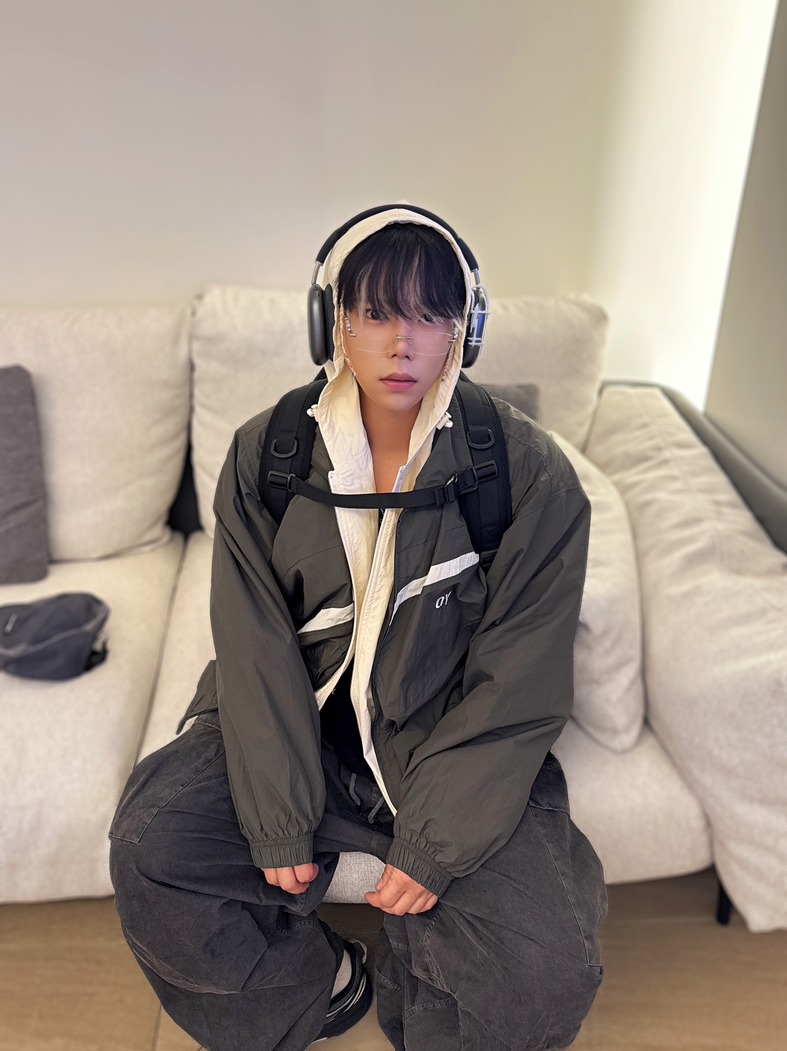 Apple AirPods Max Lightning Space Gray (Korean Ver.), Asics Gel-Venture 6 Carrier Grey 착용 스타일 - 3