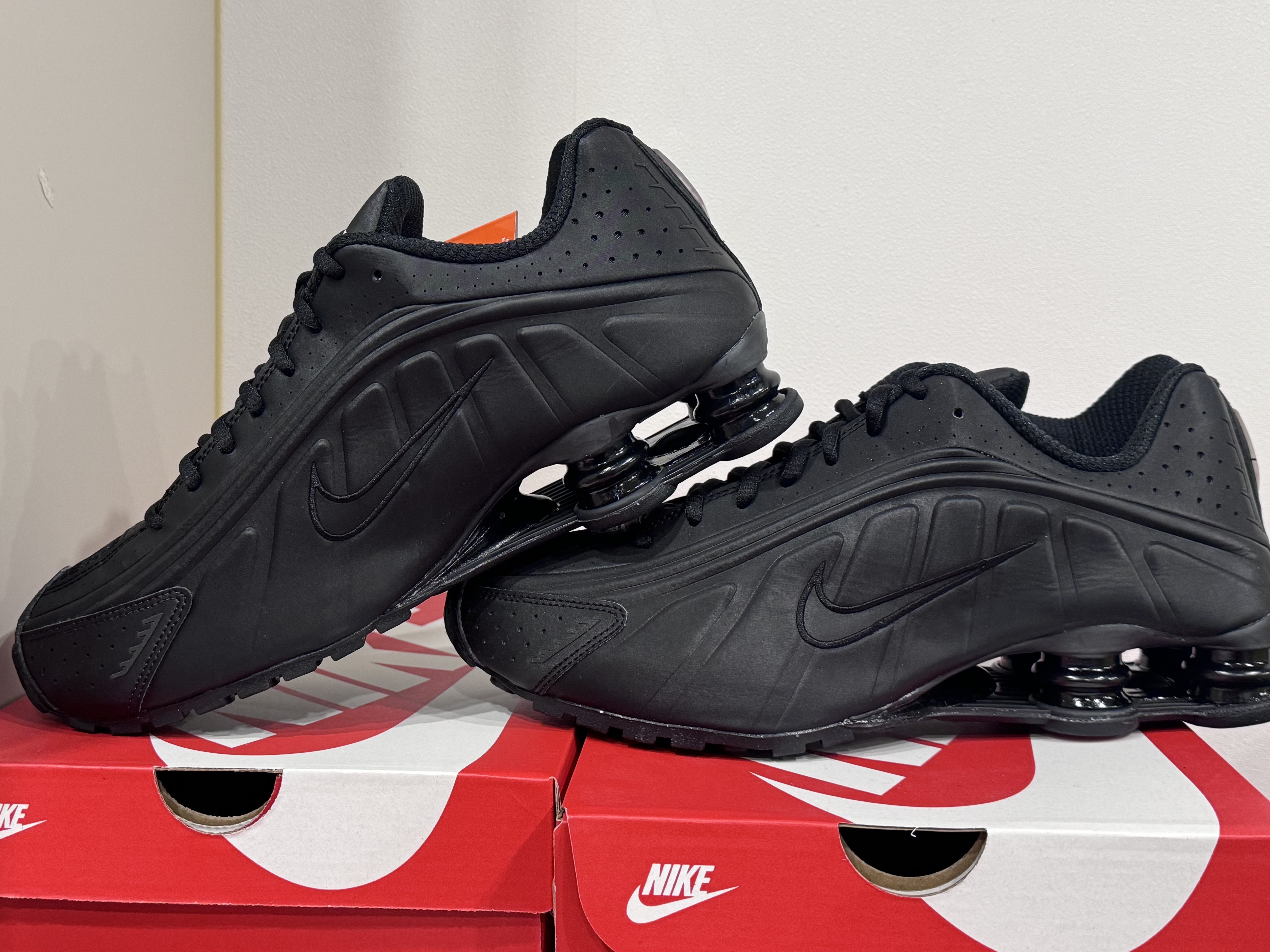 (W) Nike Shox R4 Black 착용 스타일 - 3