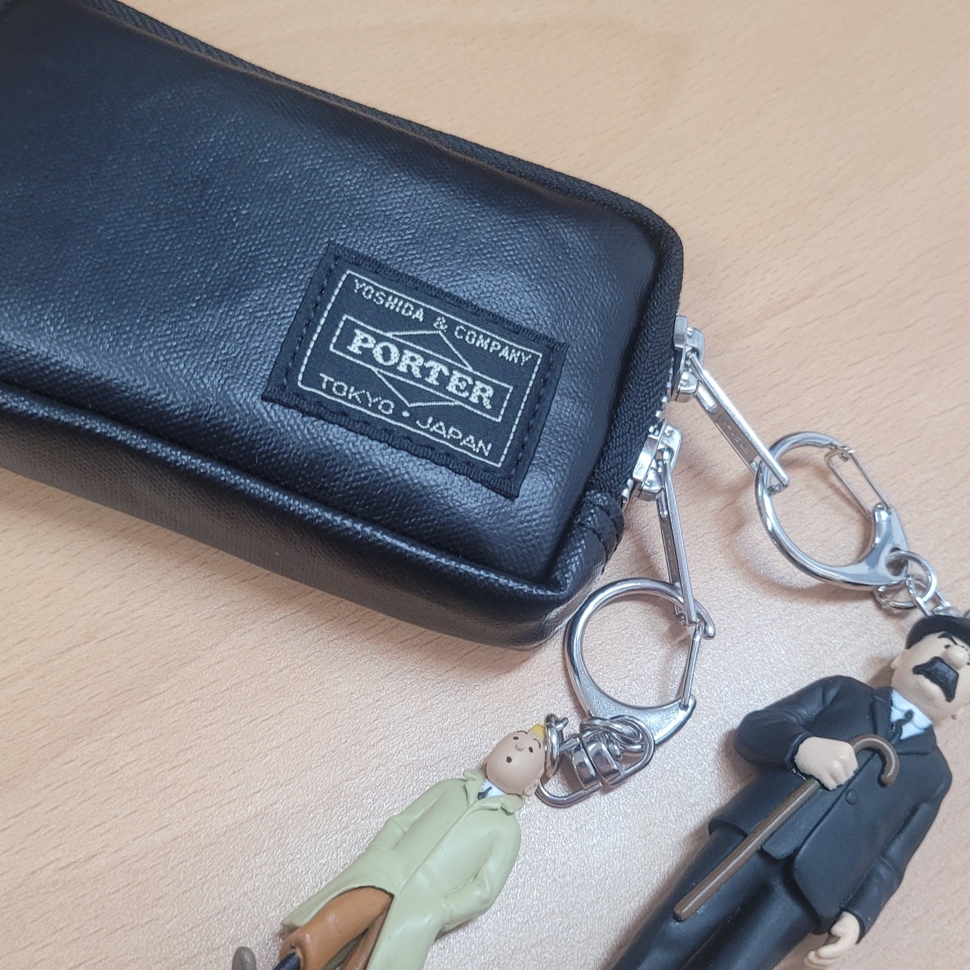 Porter Freestyle Multi Coin Case Black 착용 스타일