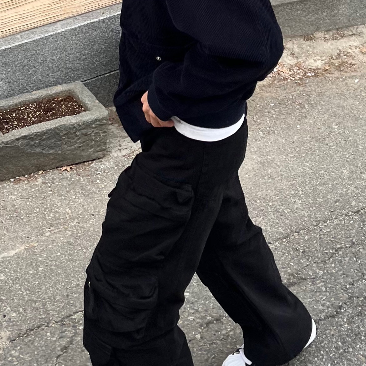 Zara Utility Pocket Pants Black 착용 스타일 - 3
