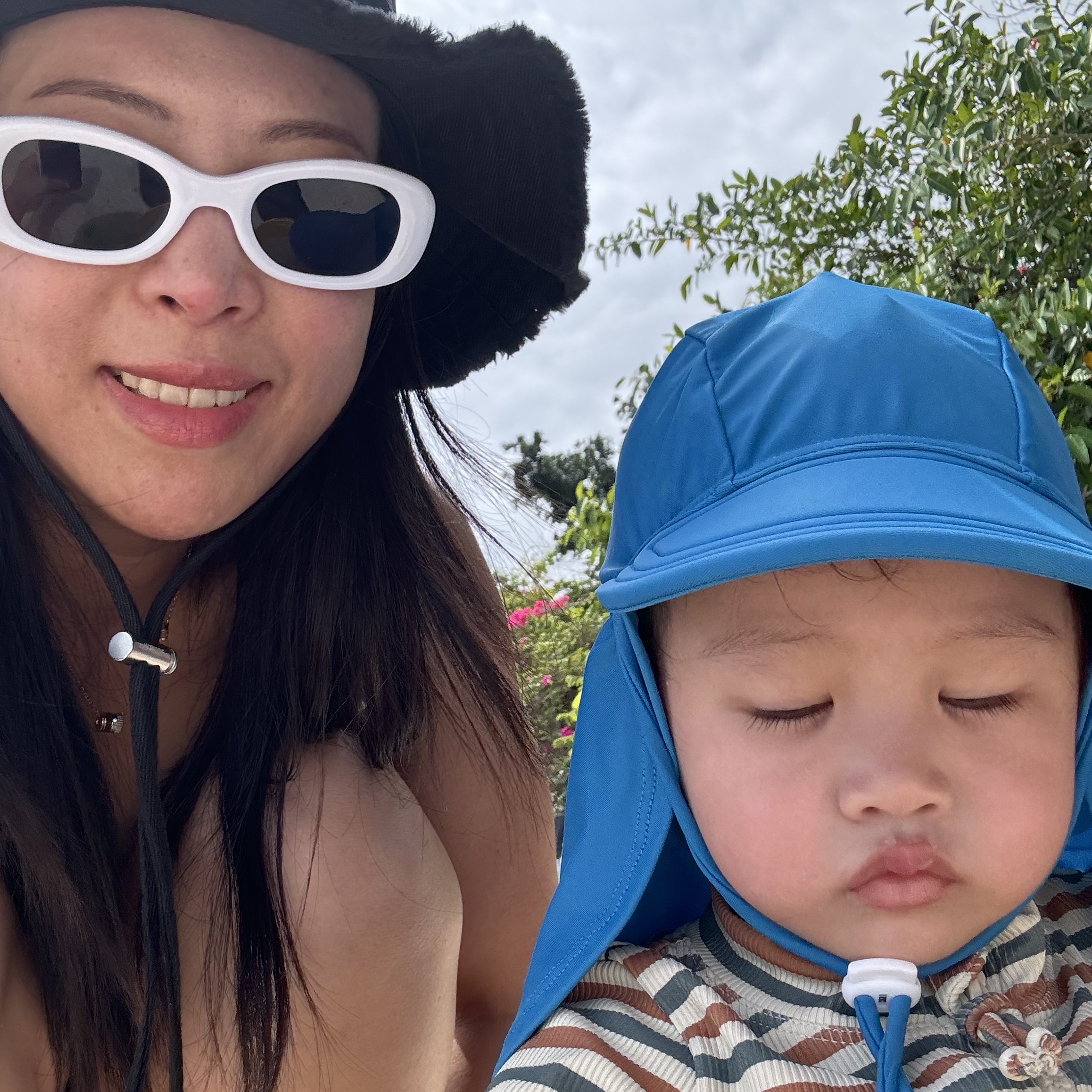 Jacquemus Le Bob Artichaut Bucket Hat Black, Taw&Toe x Low Classic Platform Flip Flop Silver 착용 스타일 - 5