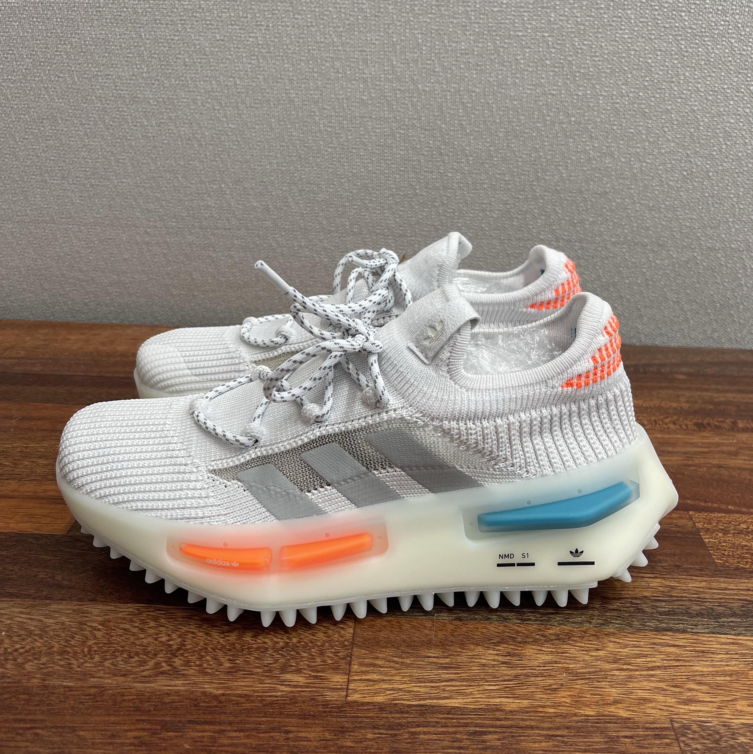 Adidas NMD S1 Cloud White MGH Solid Gray 착용 스타일 - 2