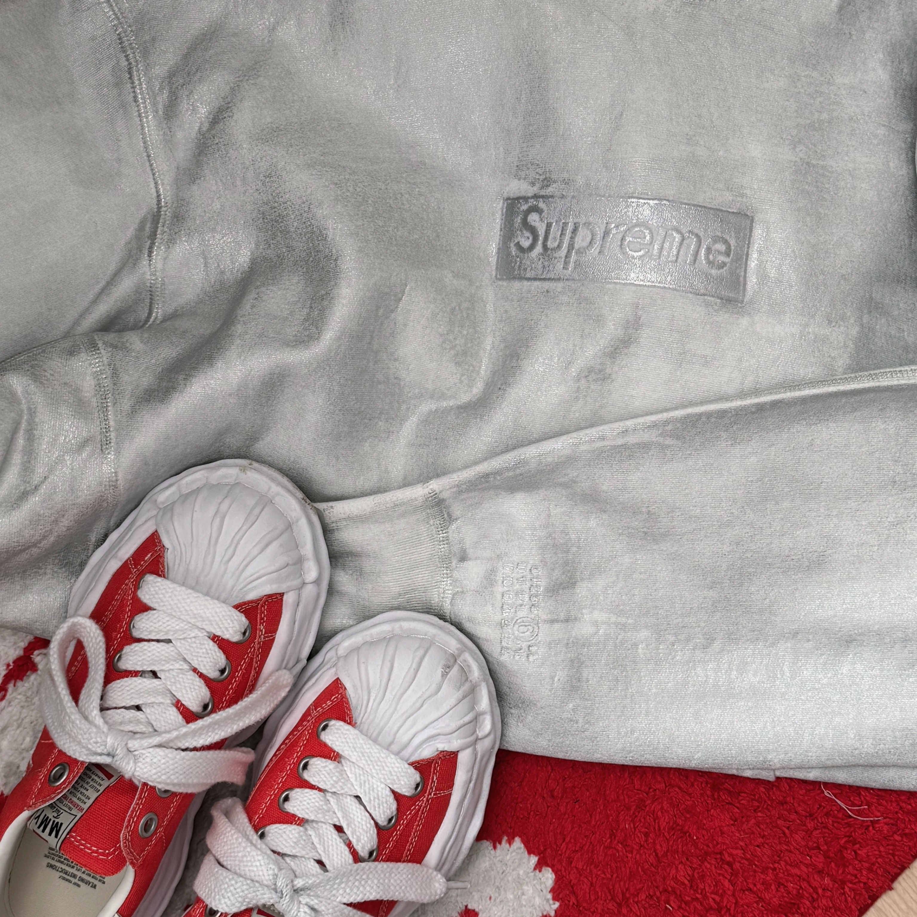 Supreme x MM6 Maison Margiela Foil Box Logo Hooded Sweatshirt White - 24SS, Maison Mihara Yasuhiro Blakey OG Sole Canvas Low-top Sneakers Orange 착용 스타일