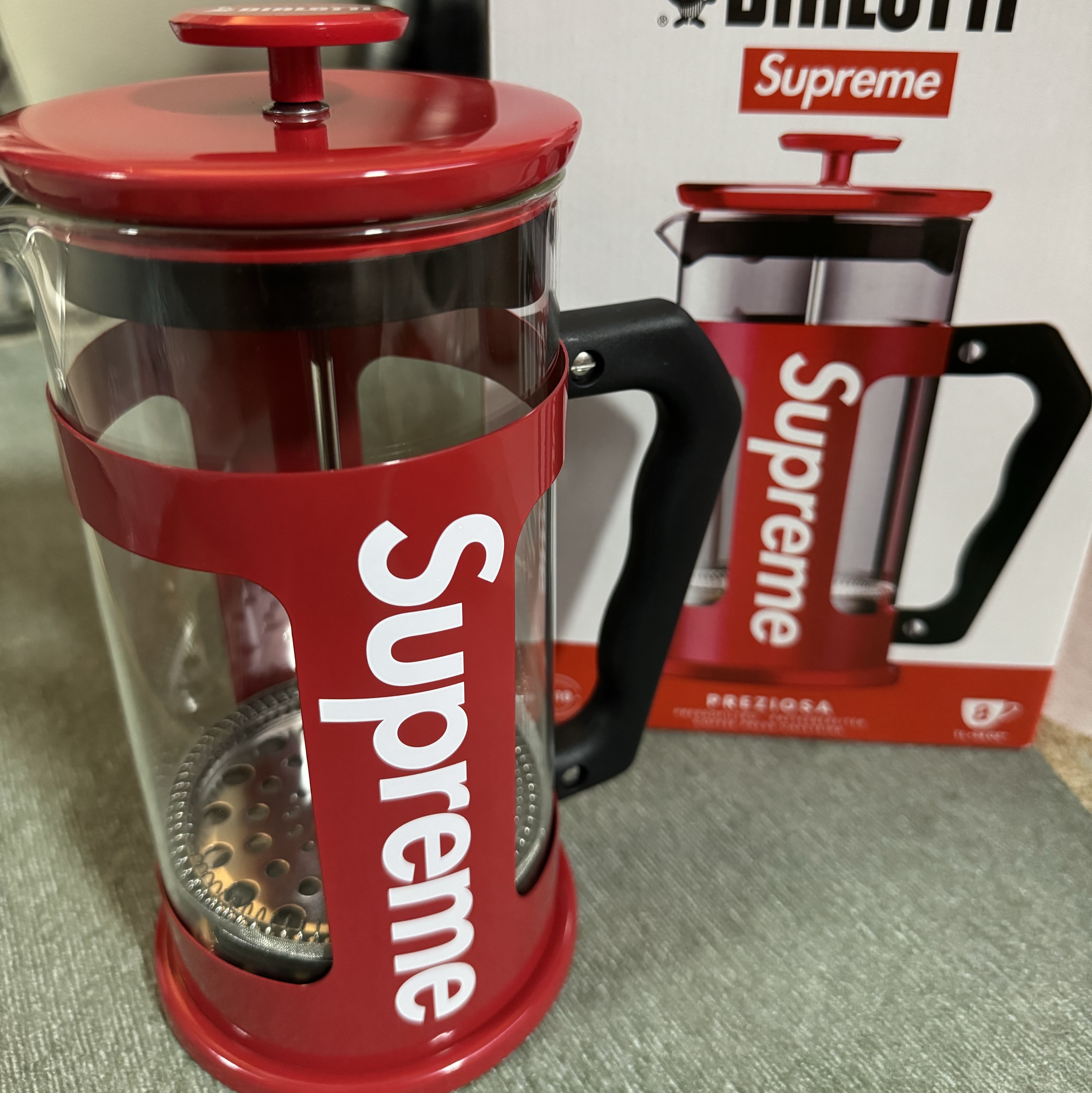 Supreme x Bialetti 8-Cup French Press Red - 24SS 착용 스타일