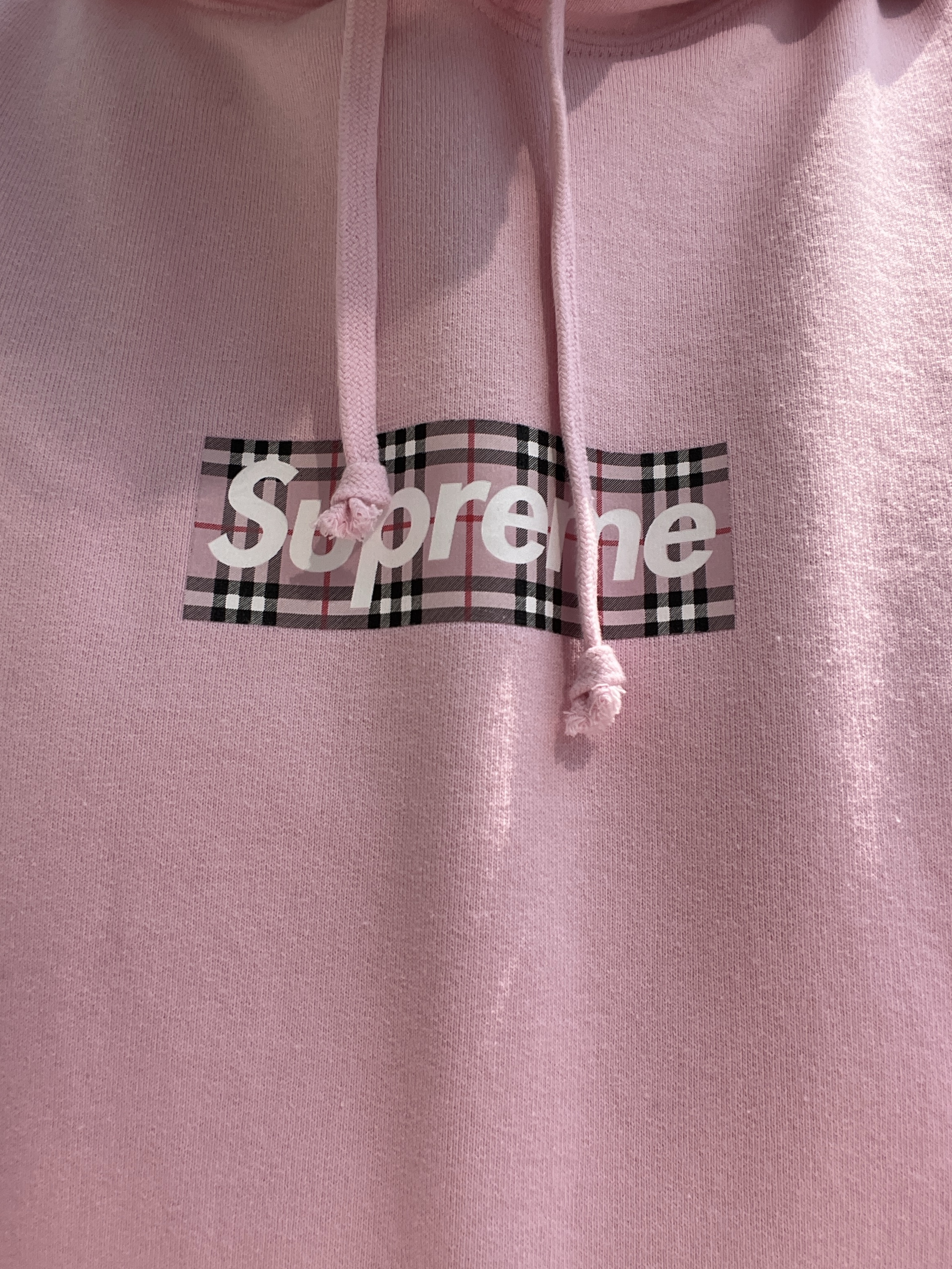 Supreme x Burberry Box Logo Hooded Sweatshirt Light Pink - 22SS, Jordan 1 x Travis Scott Retro Low OG SP Mocha 착용 스타일 - 2