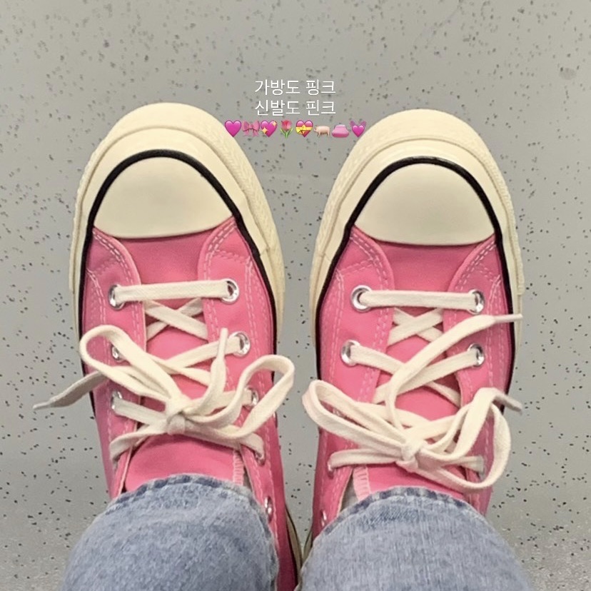 Converse Chuck 70 Ox Vintage Canvas Pink, Nike Air Force 1 '07 Low White 착용 스타일 - 1