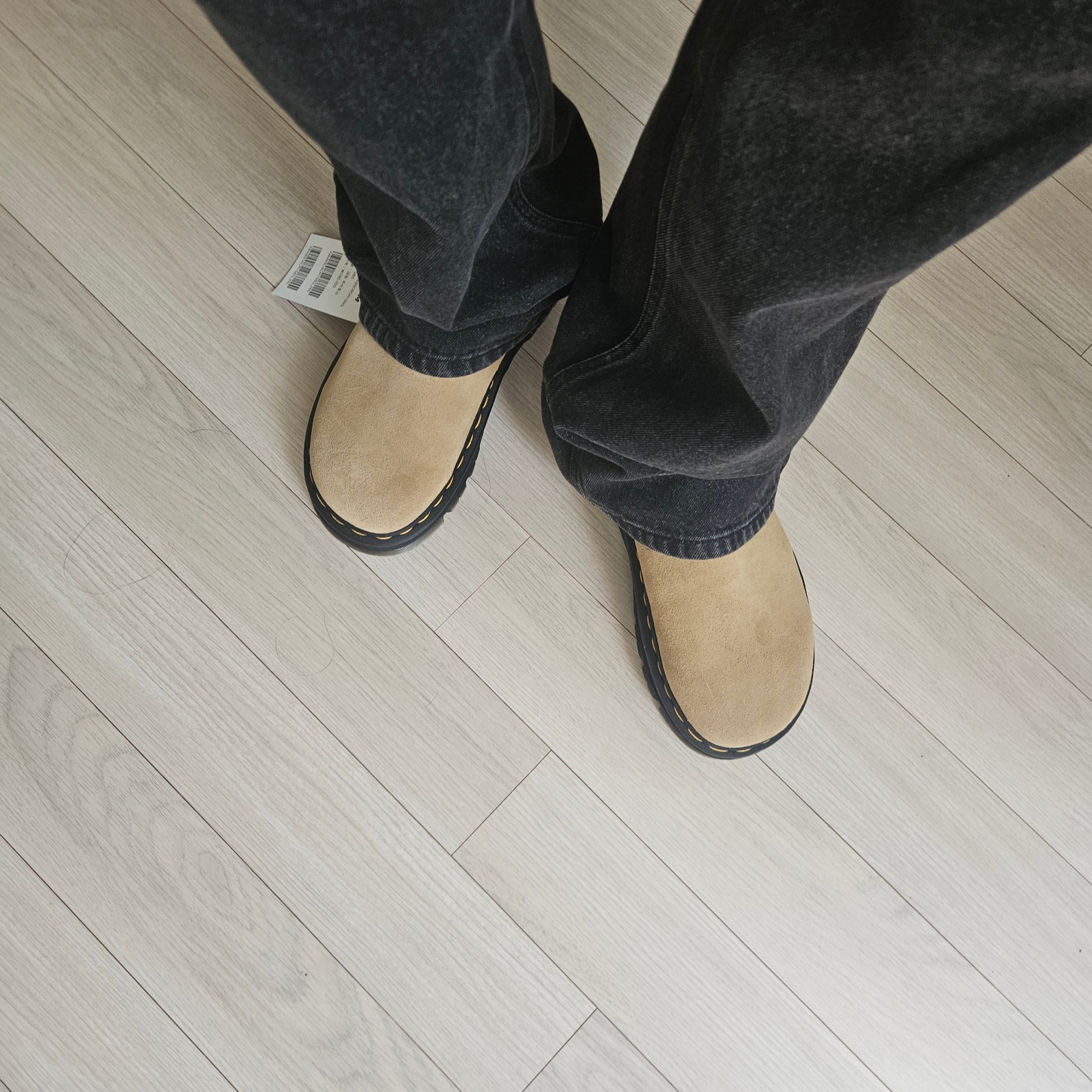 Dr. Martens Zebzag Suede Casual Slingback Platform Mules Savannah Tan 착용 스타일
