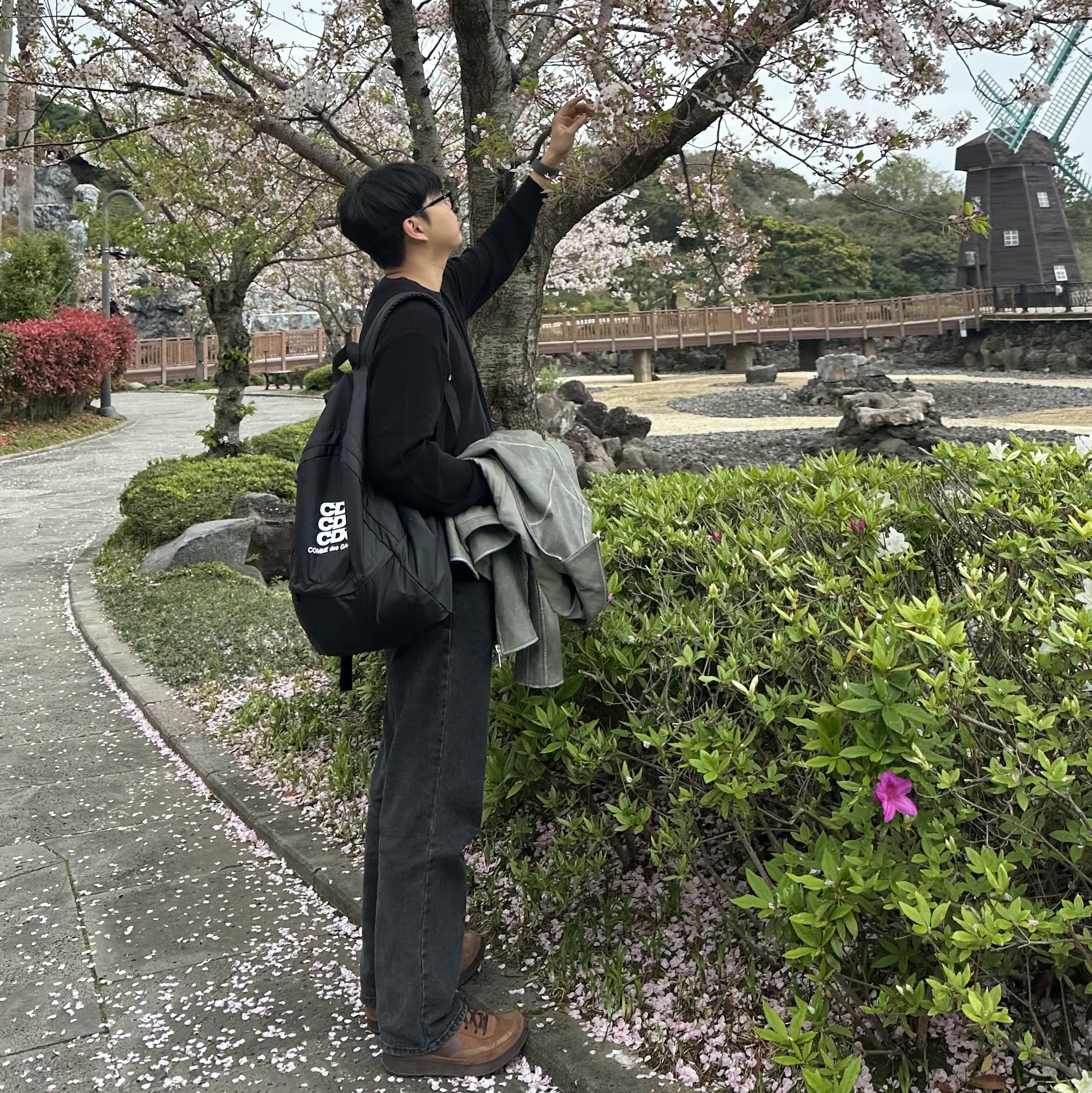 CDG Backpack Black, Nike x Tom Sachs General Purpose Shoe Brown 착용 스타일 - 1