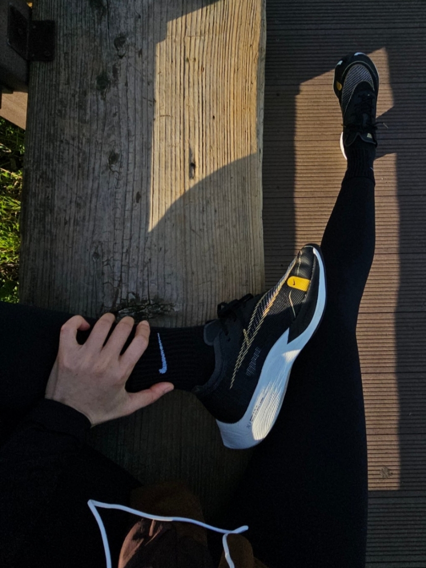 (W) Nike ZoomX Vaporfly Next% 2 Black Gold 착용 스타일