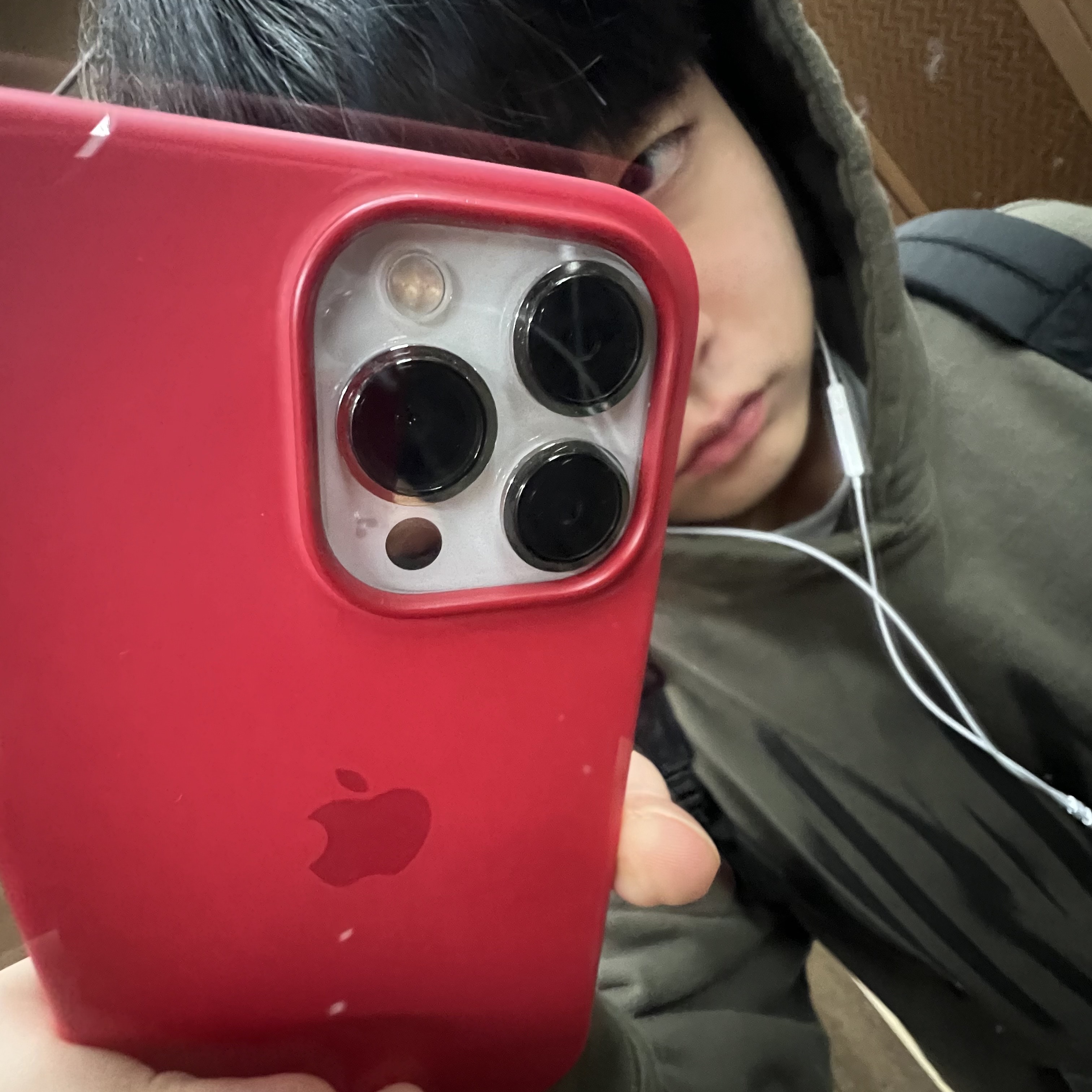 Apple iPhone 13 Silicone Case with MagSafe Product Red 착용 스타일