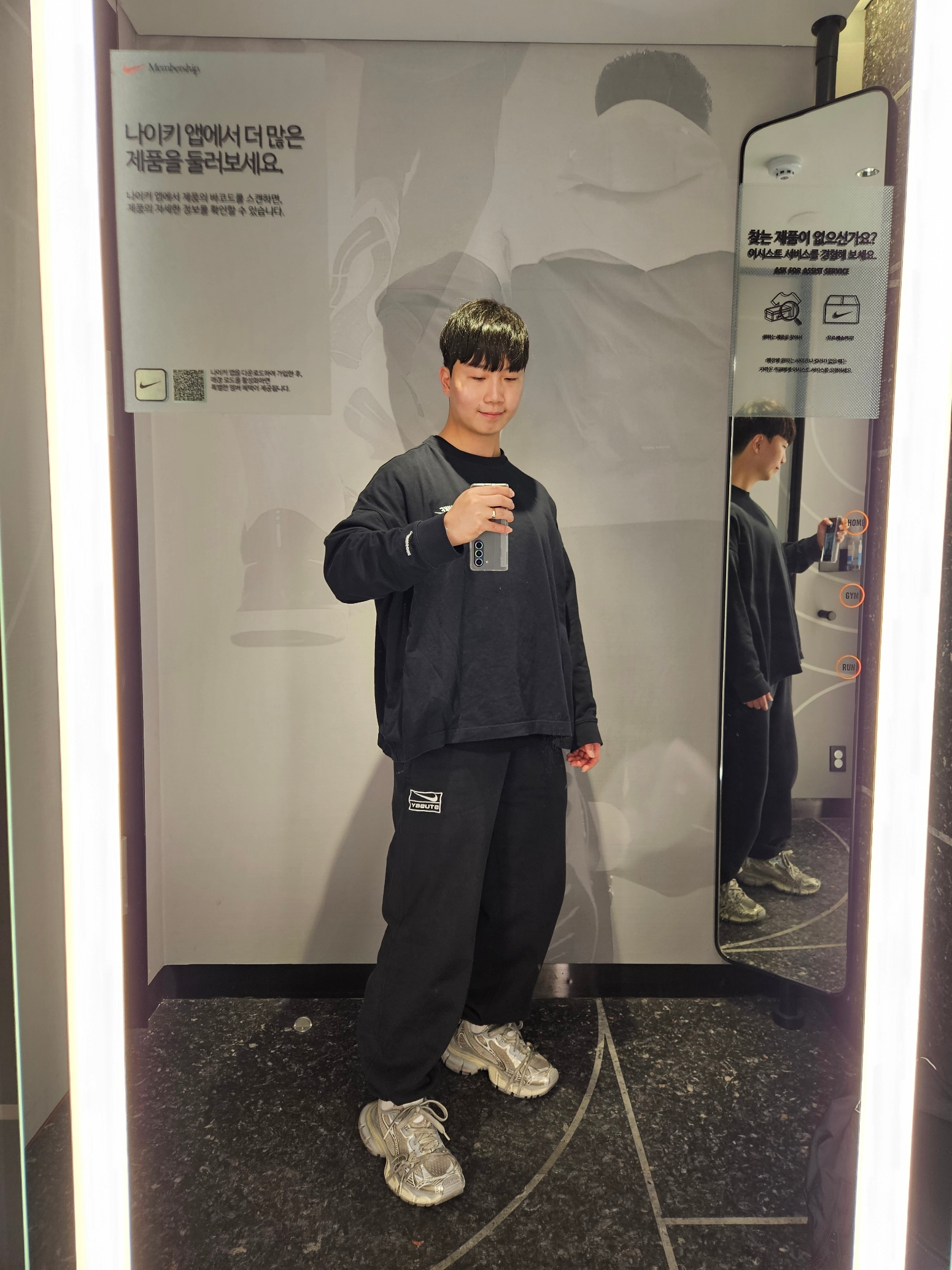 Nike x Stussy NRG Washed Fleece Pants Black (DO5296-010), Nike x Peaceminusone LS T-Shirt Black (DR0098-010) 착용 스타일