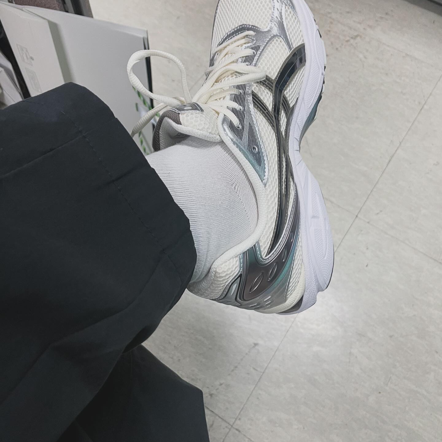 Asics Gel-Kayano 14 Cream Black 착용 스타일 - 2