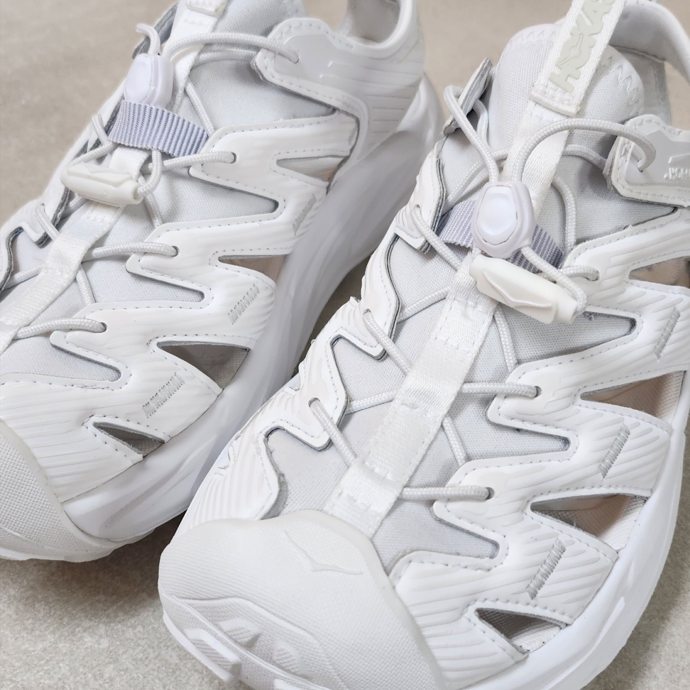 Hoka Hopara White 착용 스타일