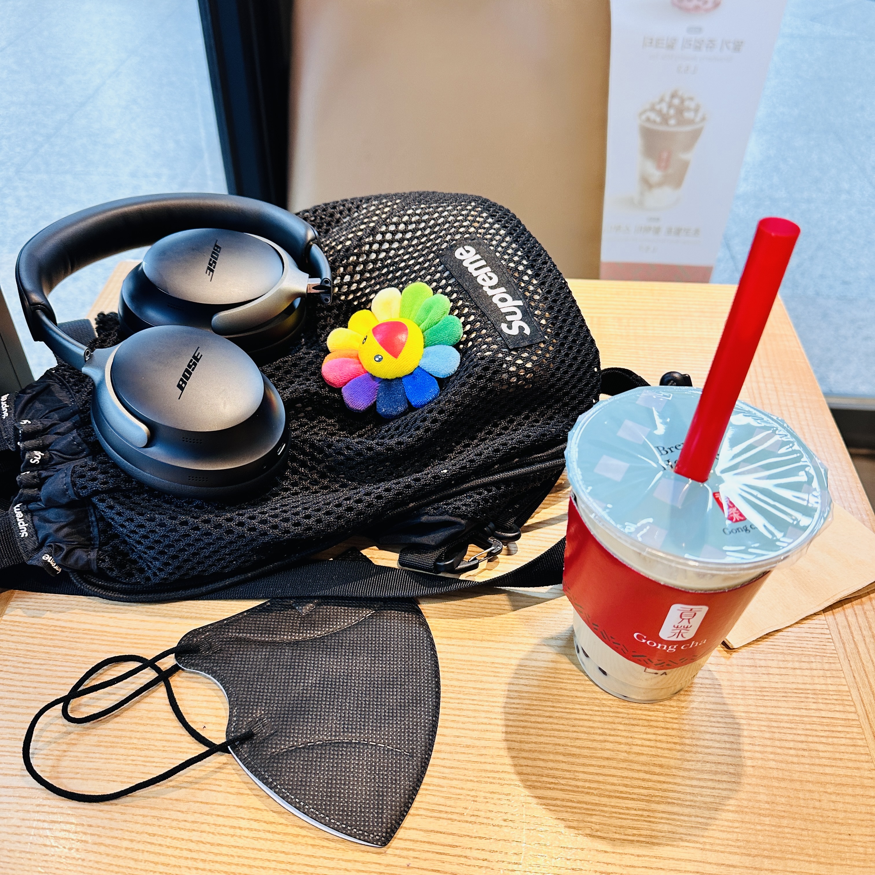 BOSE QC Ultra Black (Korean Ver.), Supreme Mesh Small Backpack Black - 23SS 착용 스타일