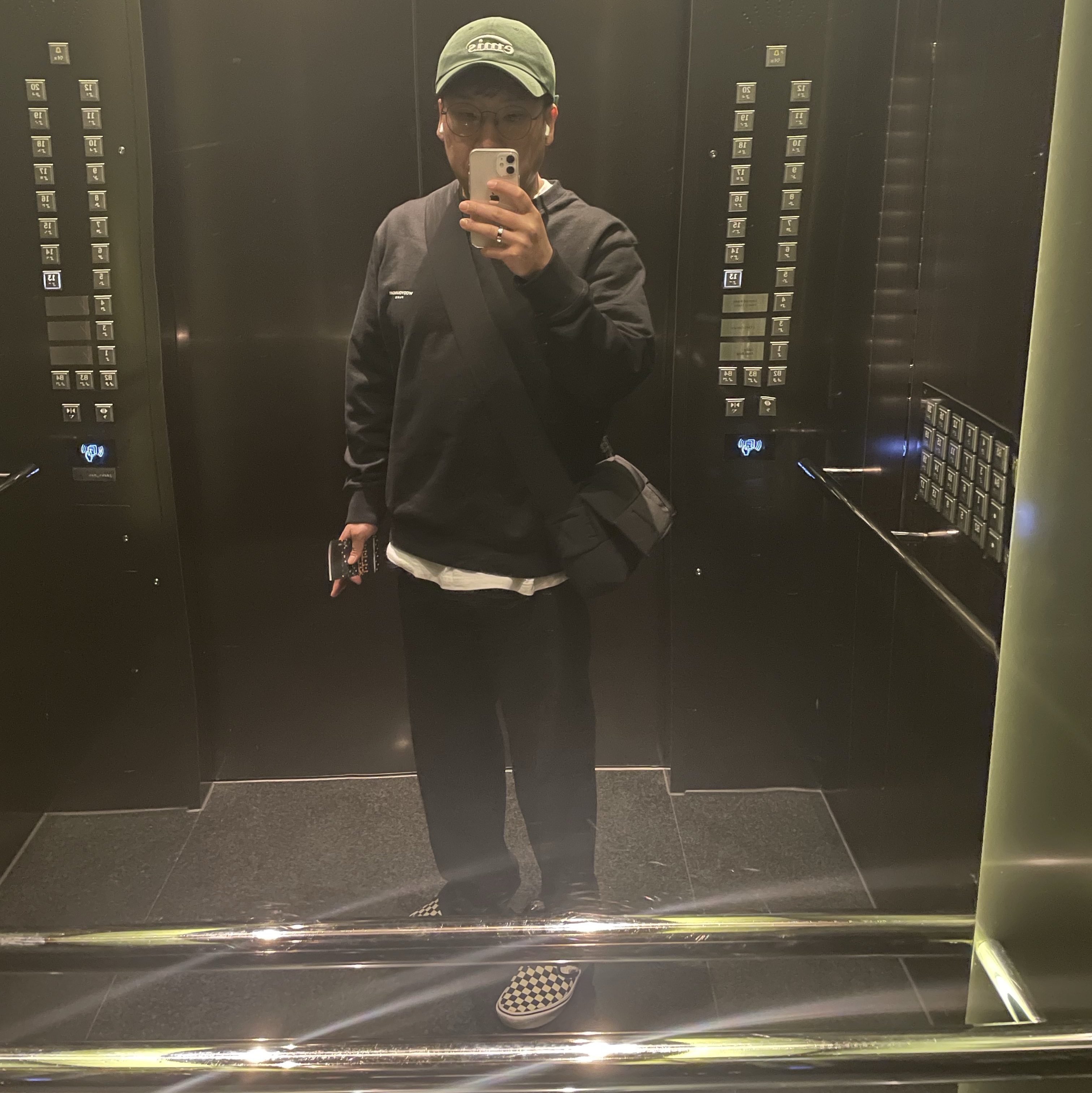 Wooyoungmi Cotton Square Label Sweatshirt Black - 24SS, Emis New Logo Emis Cap Green 착용 스타일 - 2