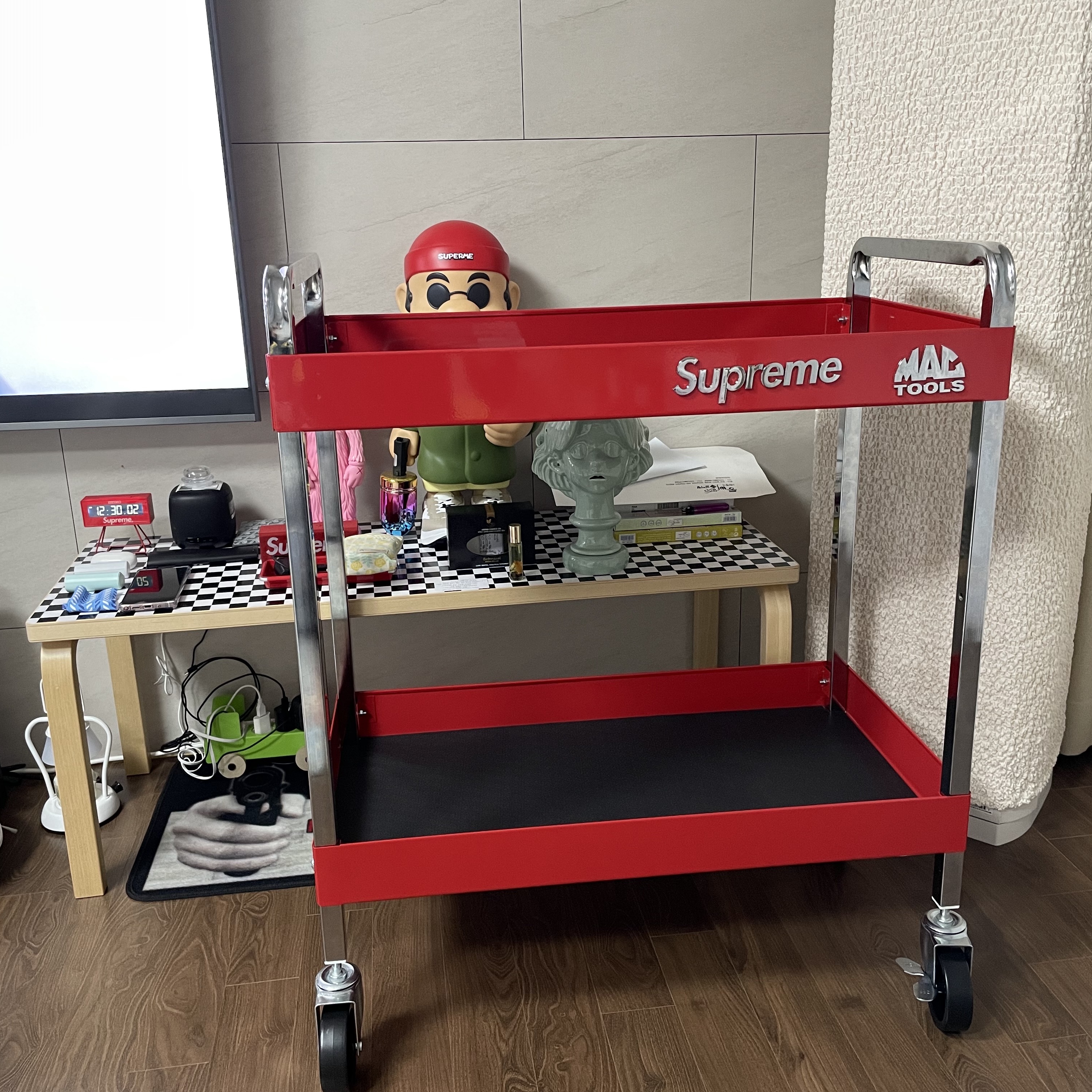 Supreme Mac Tools Utility Cart Red - 24SS 착용 스타일 - 2