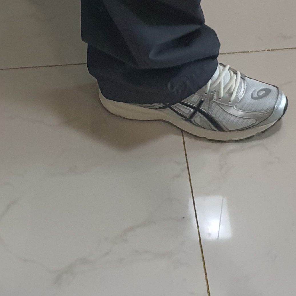 Asics Jog 100 S White Black - 2E Wide 착용 스타일 - 2
