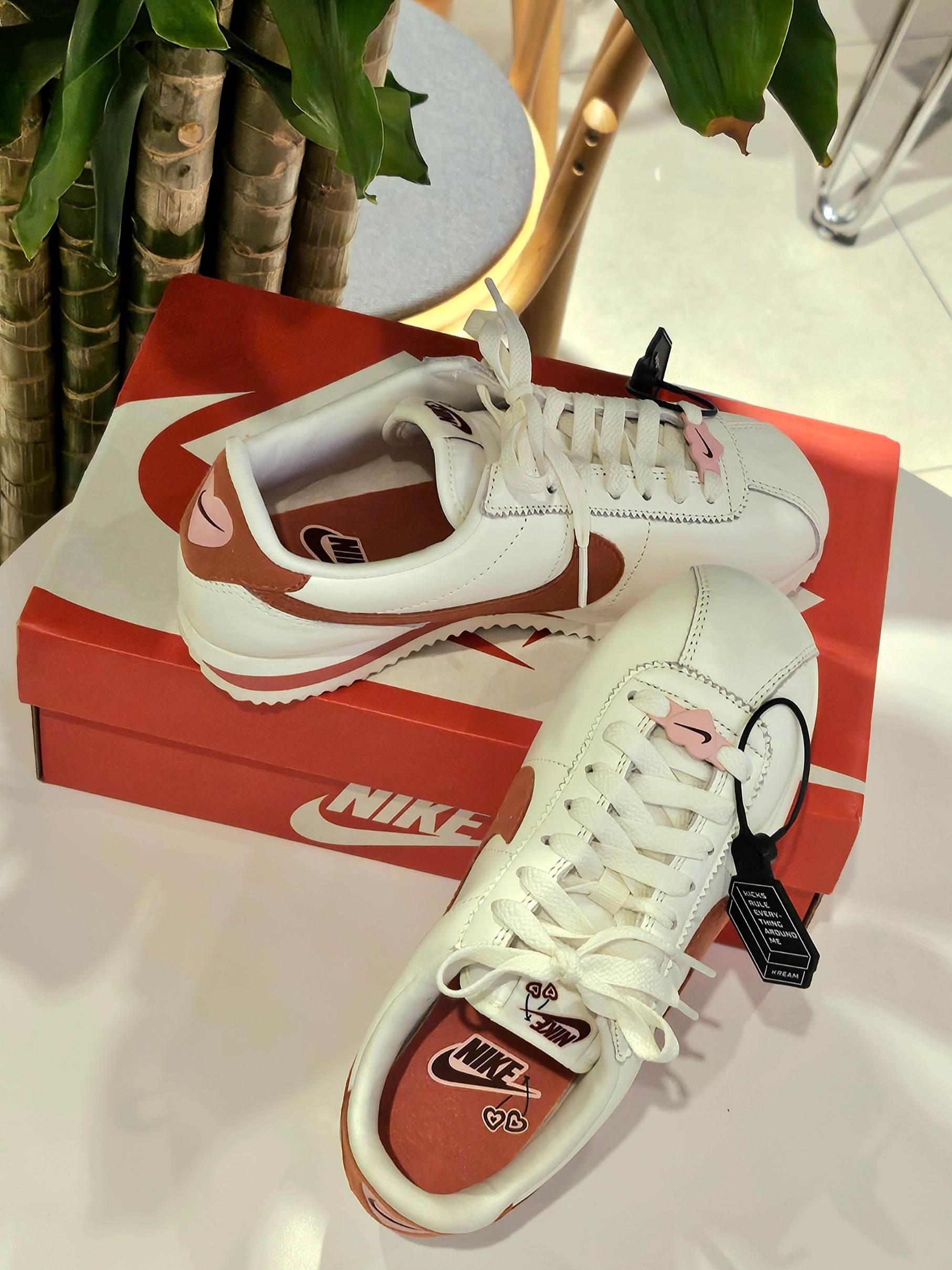 (W) Nike Cortez SE Valentine Day Sail Adobe 착용 스타일