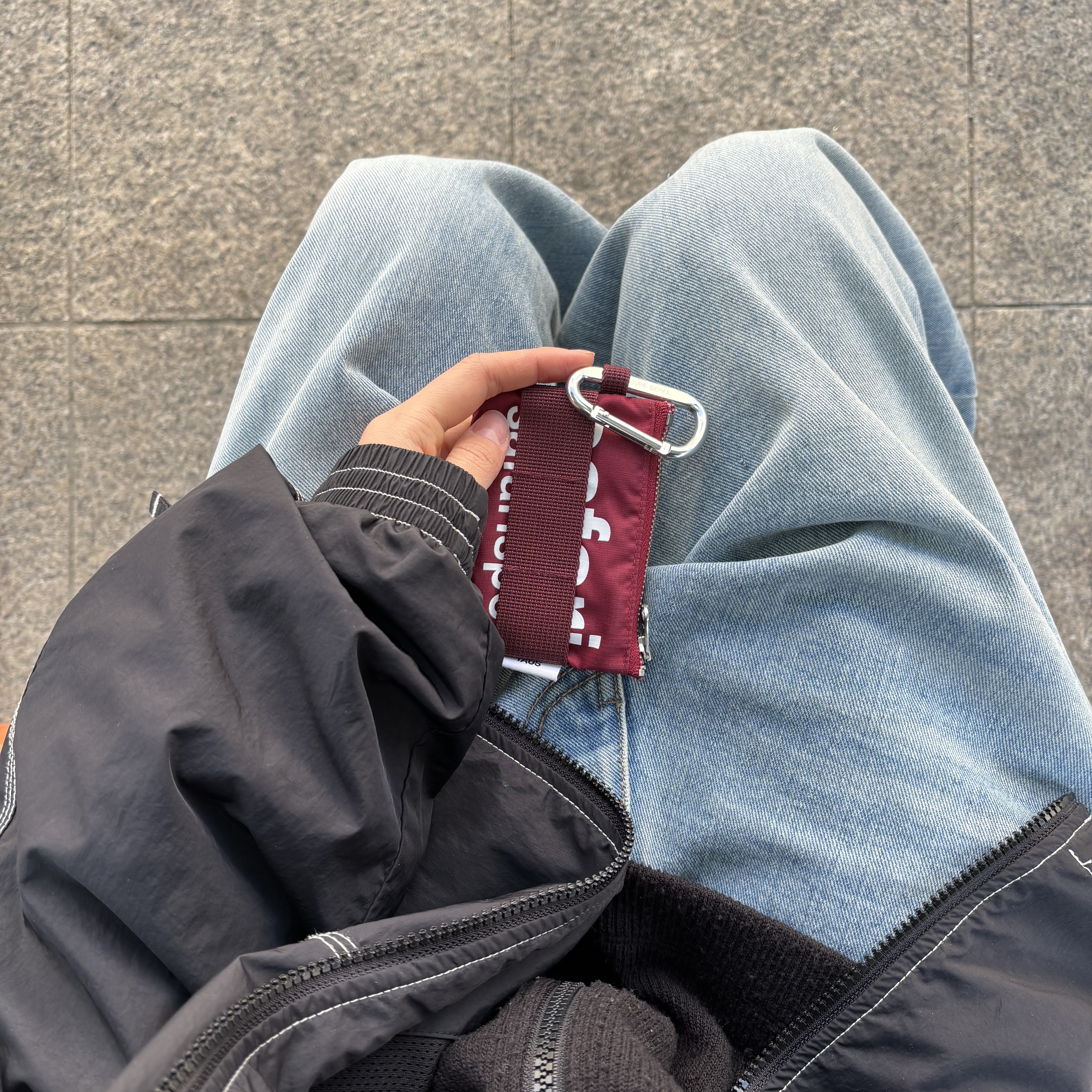 Safarispot Basic Safari Keyring Card Wallet Burgundy 착용 스타일