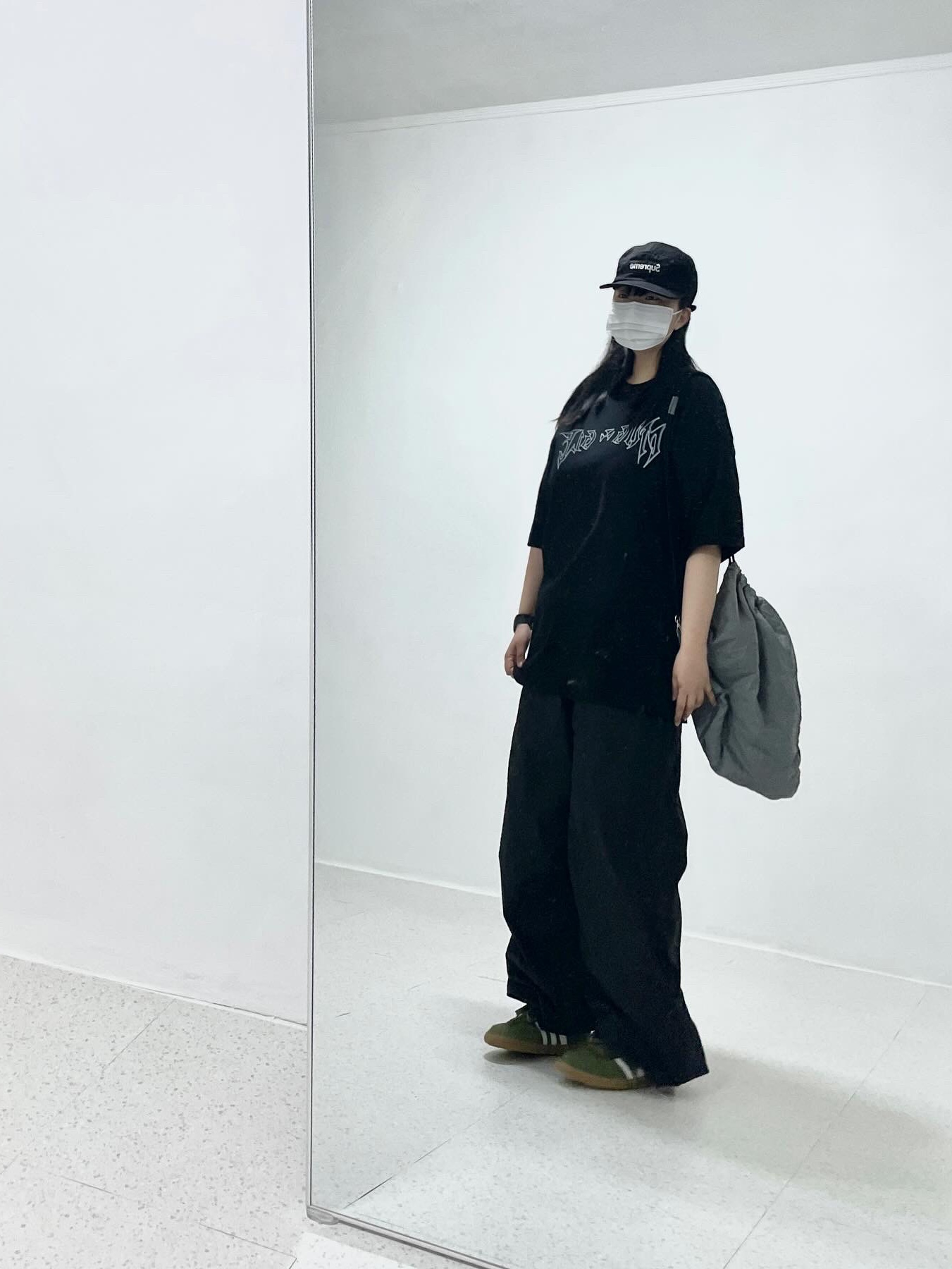 Supreme Washed Chino Twill Camp Cap Black, Adidas Samba OG Focus Olive Wonder White 착용 스타일 - 3
