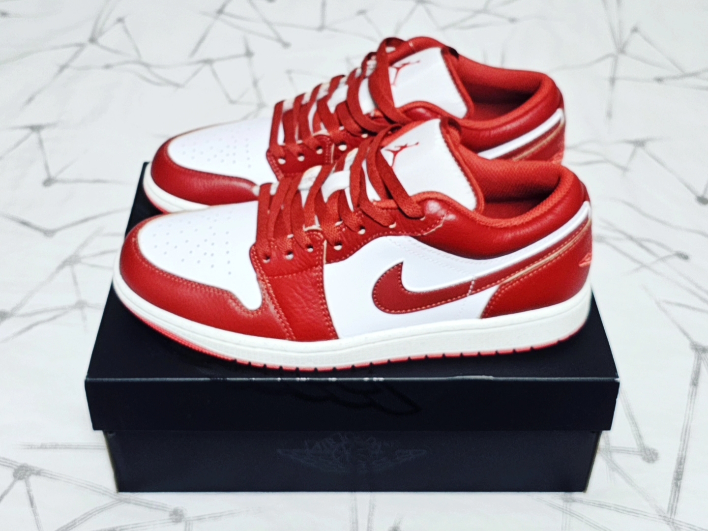 Jordan 1 Low SE Dune Red White 착용 스타일 - 2