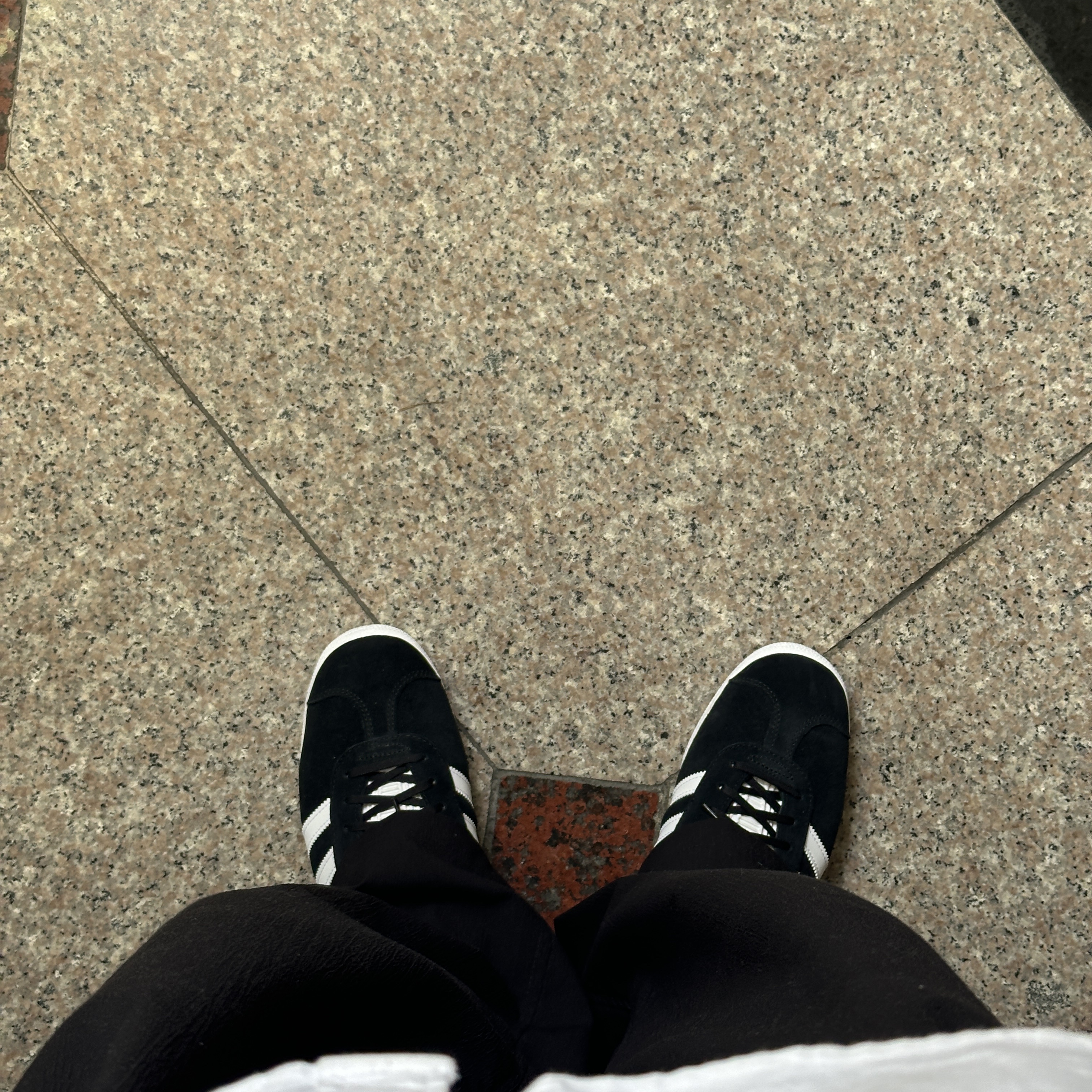 Adidas Gazelle Core Black White 착용 스타일