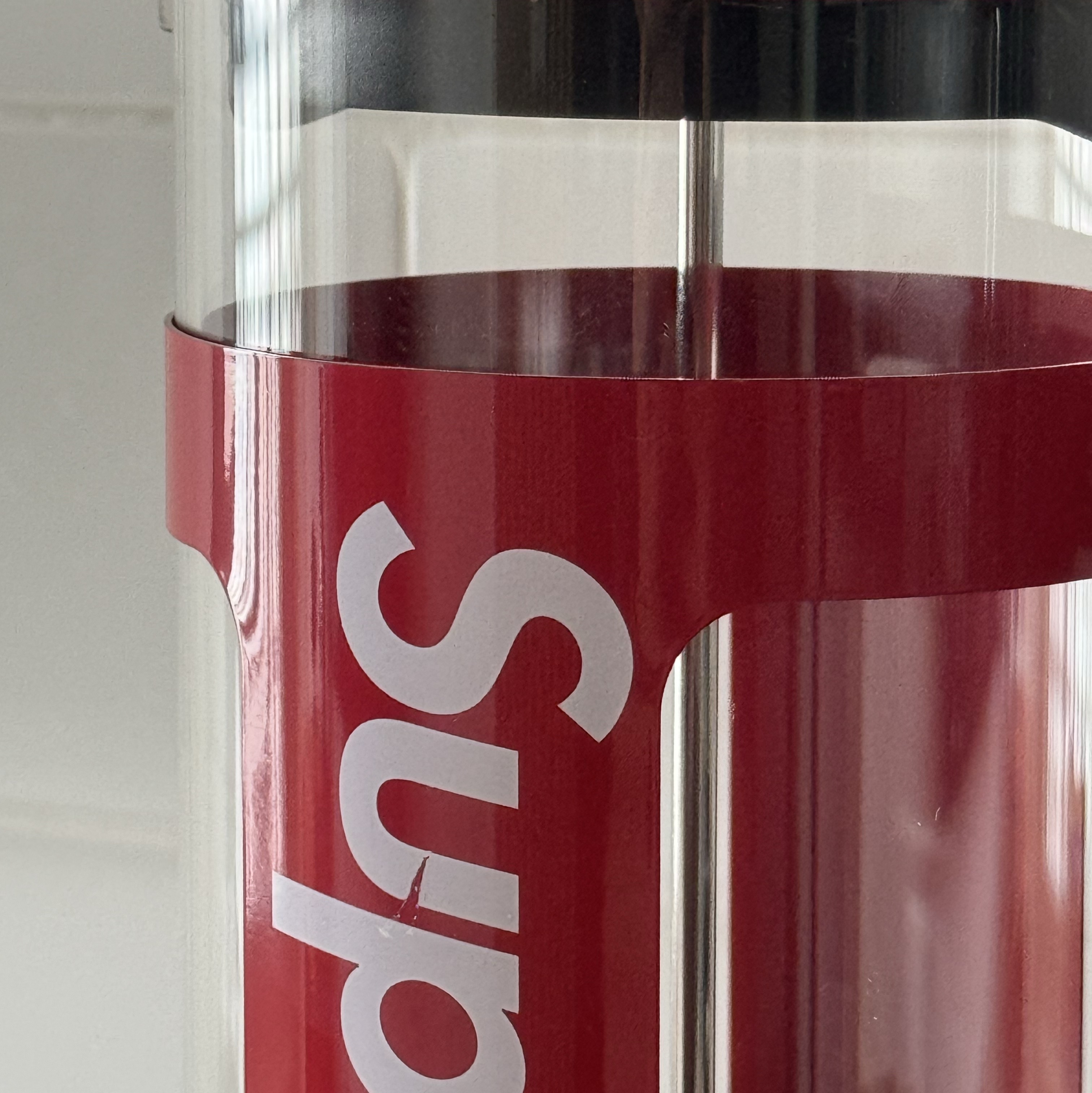 Supreme x Bialetti 8-Cup French Press Red - 24SS 착용 스타일